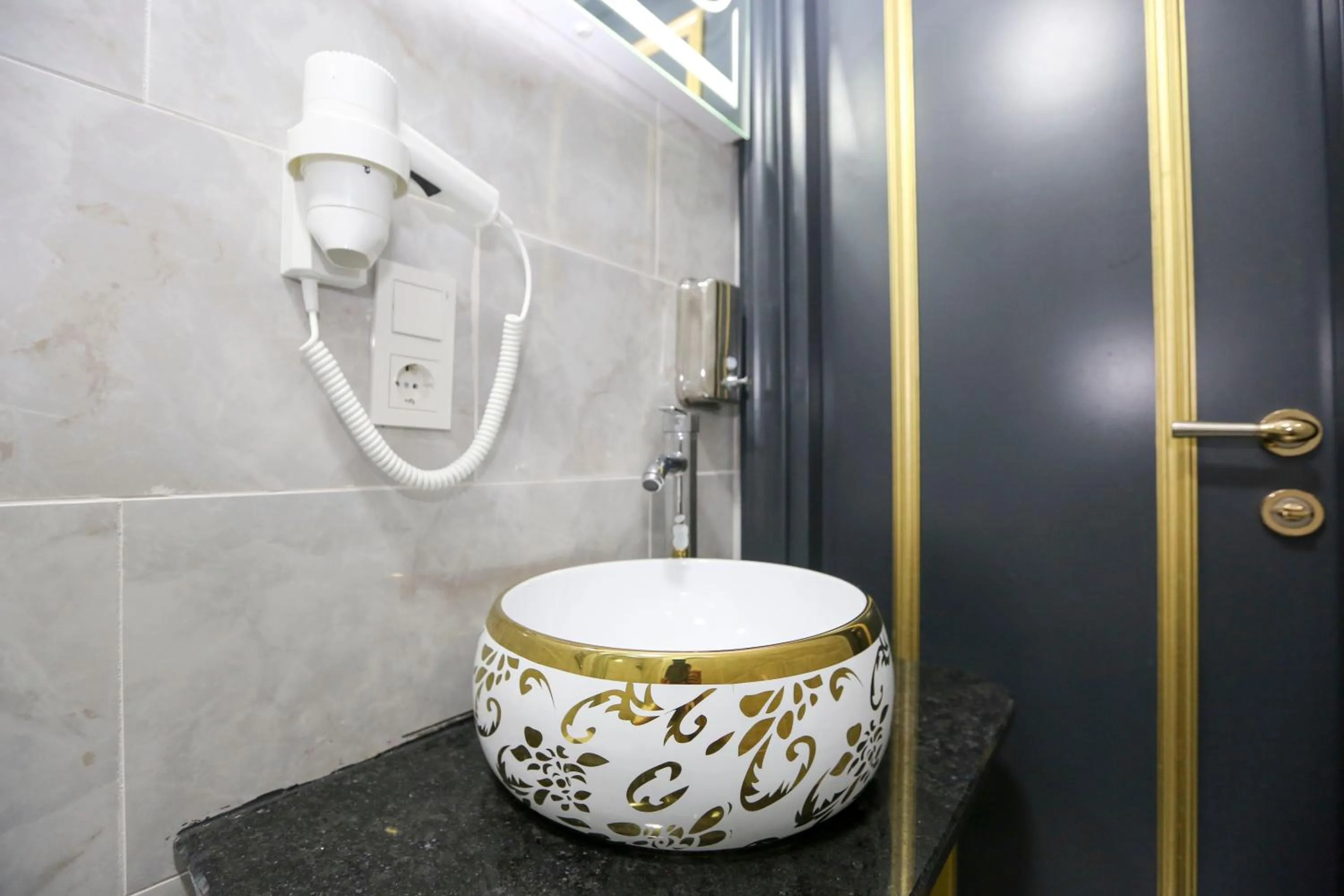 DNZ TAXIM FERİDİYE HoTEL