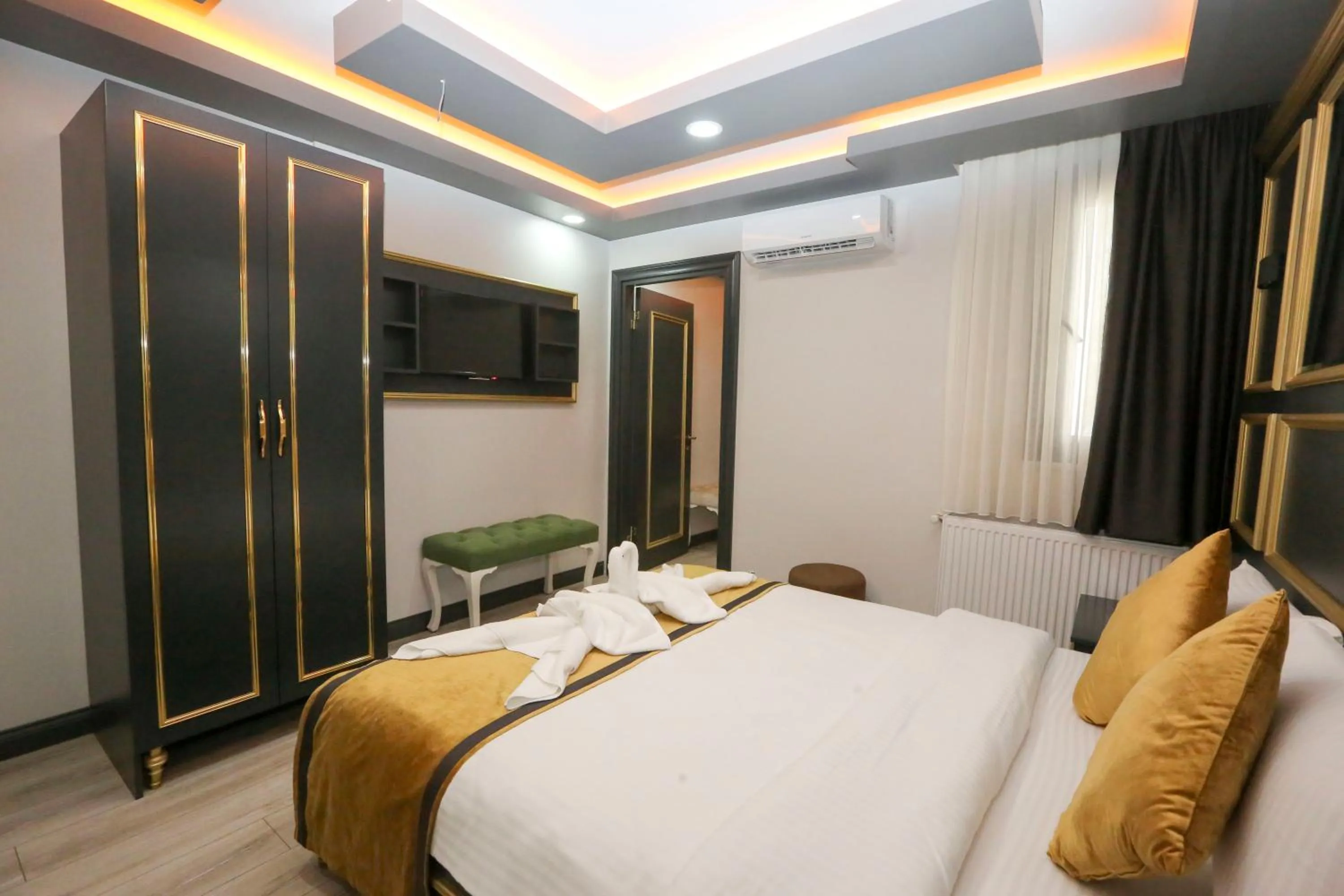 Bed in DNZ TAXIM FERİDİYE HoTEL