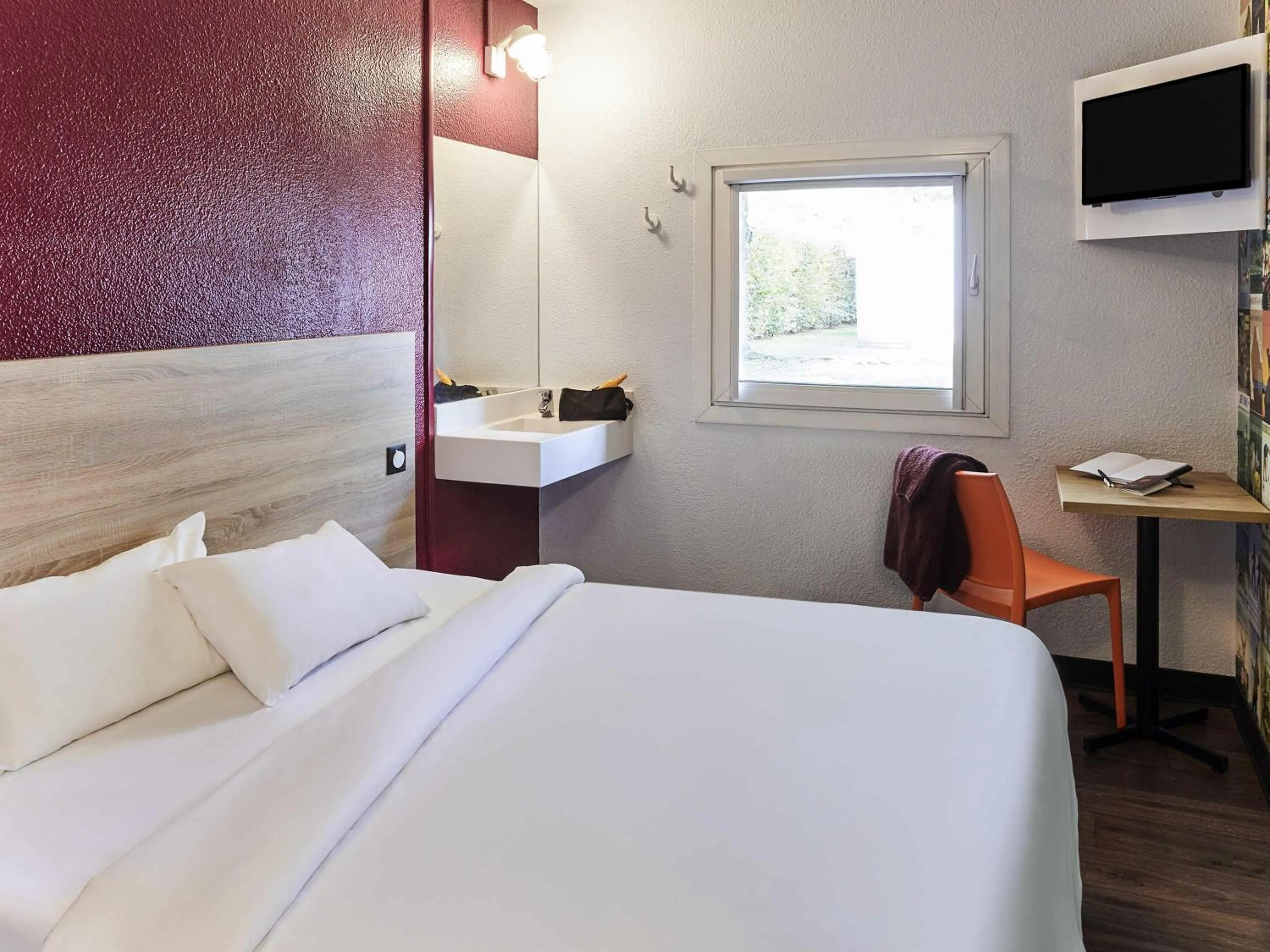 Bedroom, Bed in hotelF1 Villepinte Parc des Expositions