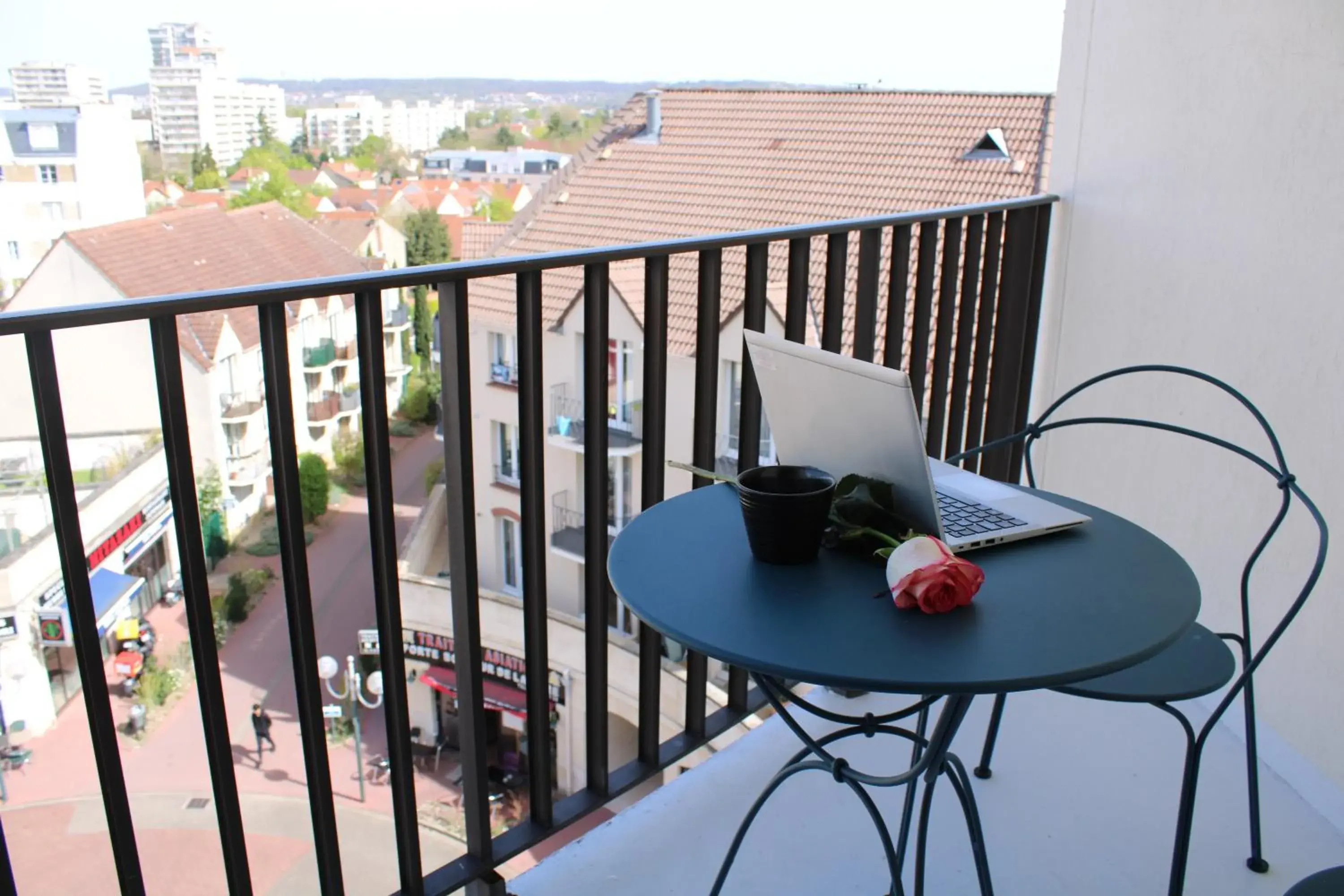 Bedroom, Balcony/Terrace in ibis Saint Gratien - Enghien-Les-Bains