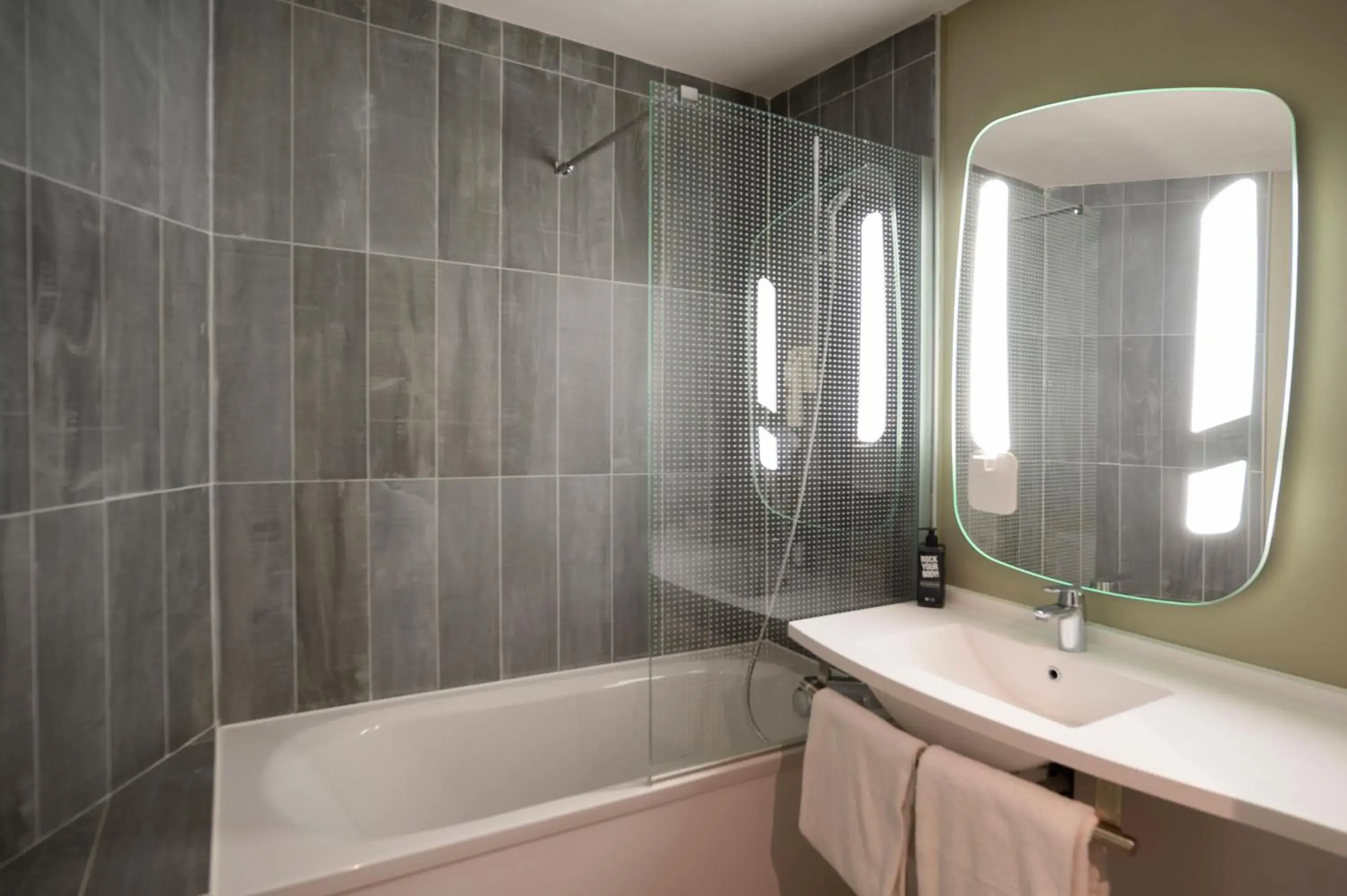 Bathroom in ibis Saint Gratien - Enghien-Les-Bains