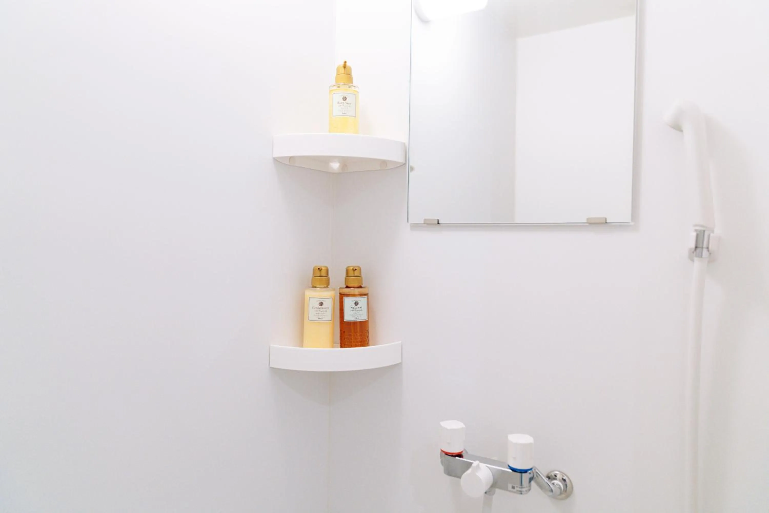 Shower in Ecot Irabu Bridge Premier