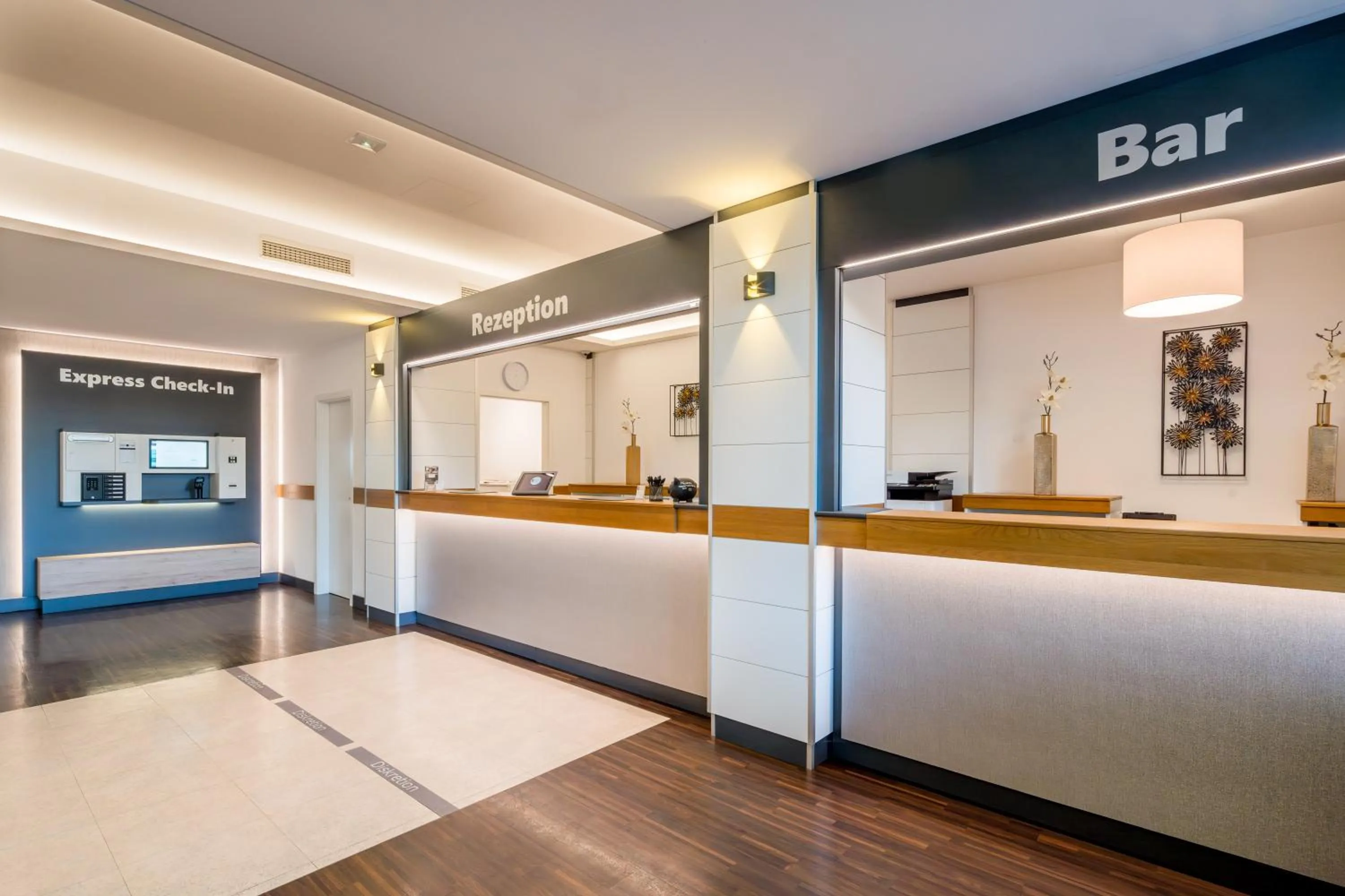 Lobby or reception in Hotel Newton Heilbronn
