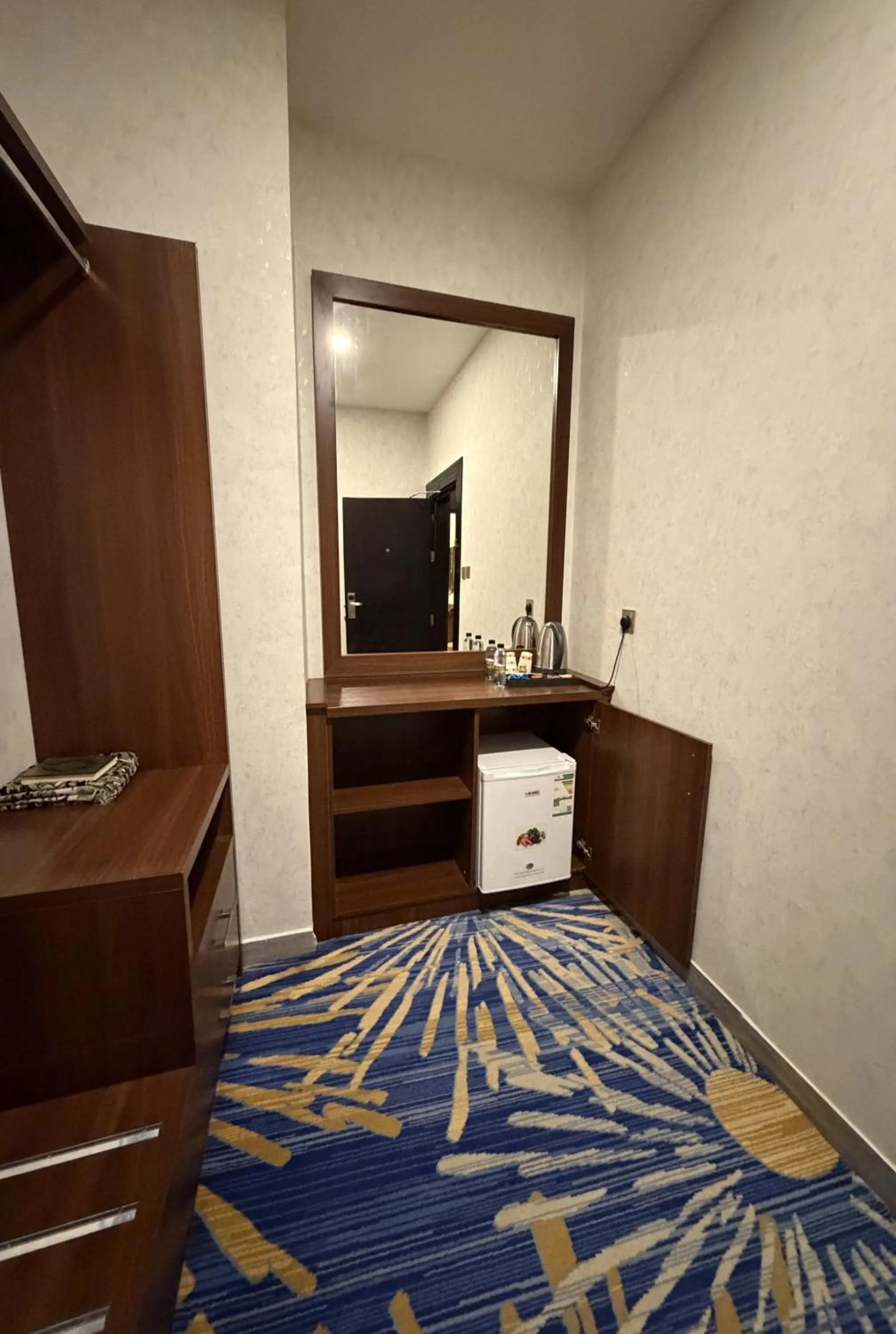 Coffee/tea facilities, Bed in Sunday Grand Al Khobar Hotel Formerly Holiday Al Khaleej