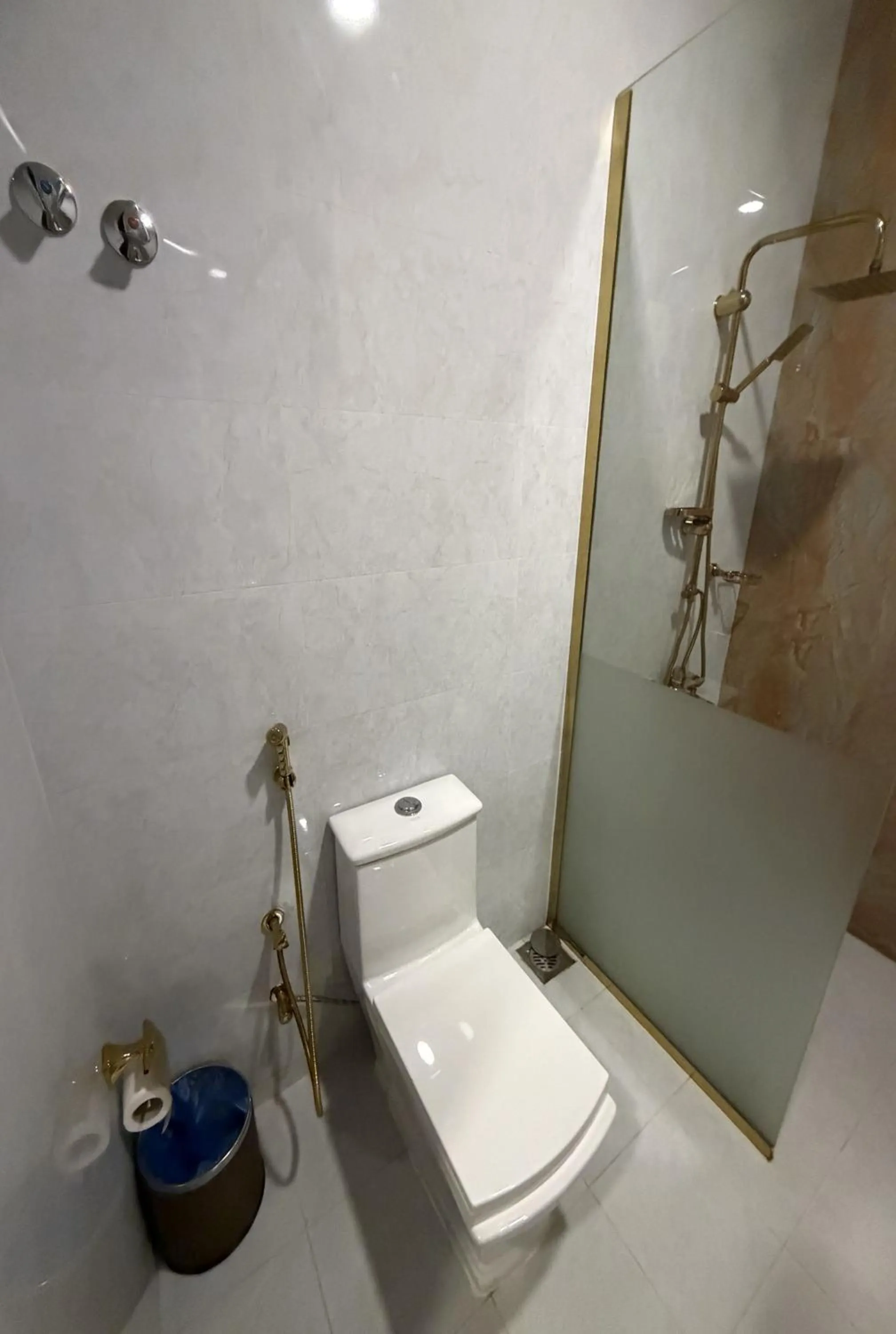 Toilet in Sunday Grand Al Khobar Hotel Formerly Holiday Al Khaleej