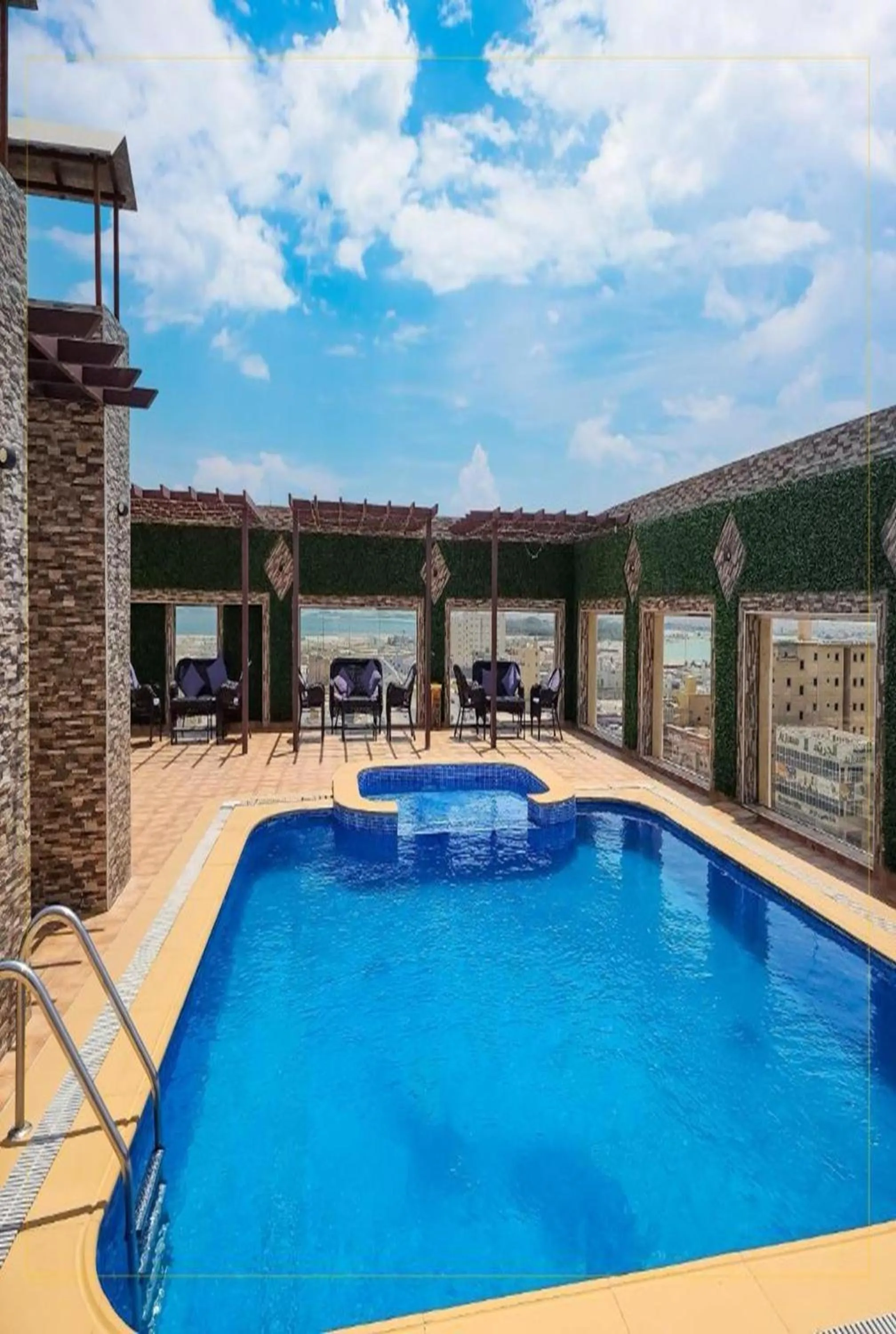 Swimming pool in Sunday Grand Al Khobar Hotel Formerly Holiday Al Khaleej