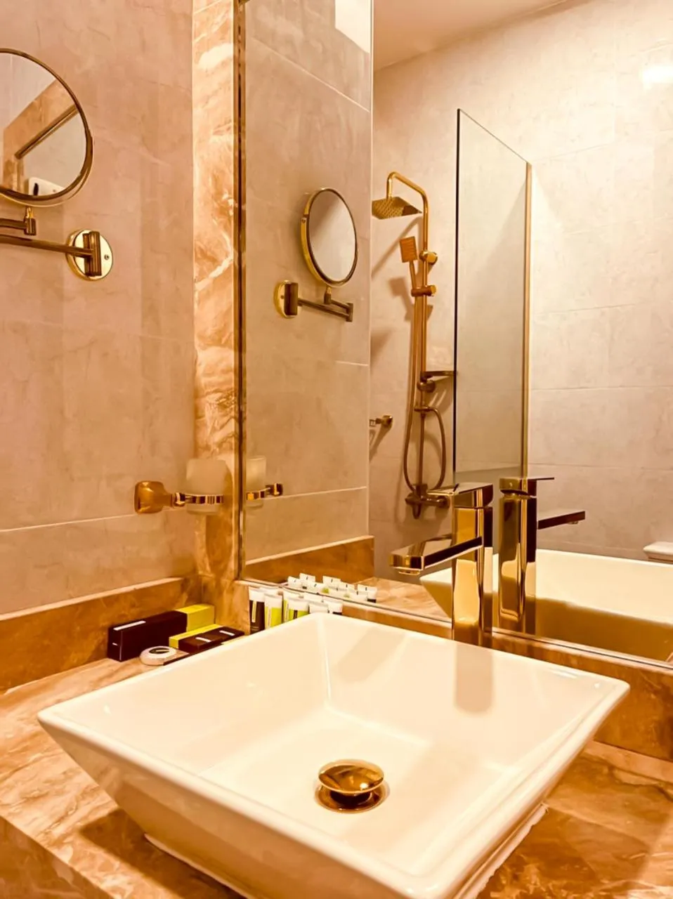 Toilet in Holiday Al Khaleej Hotel