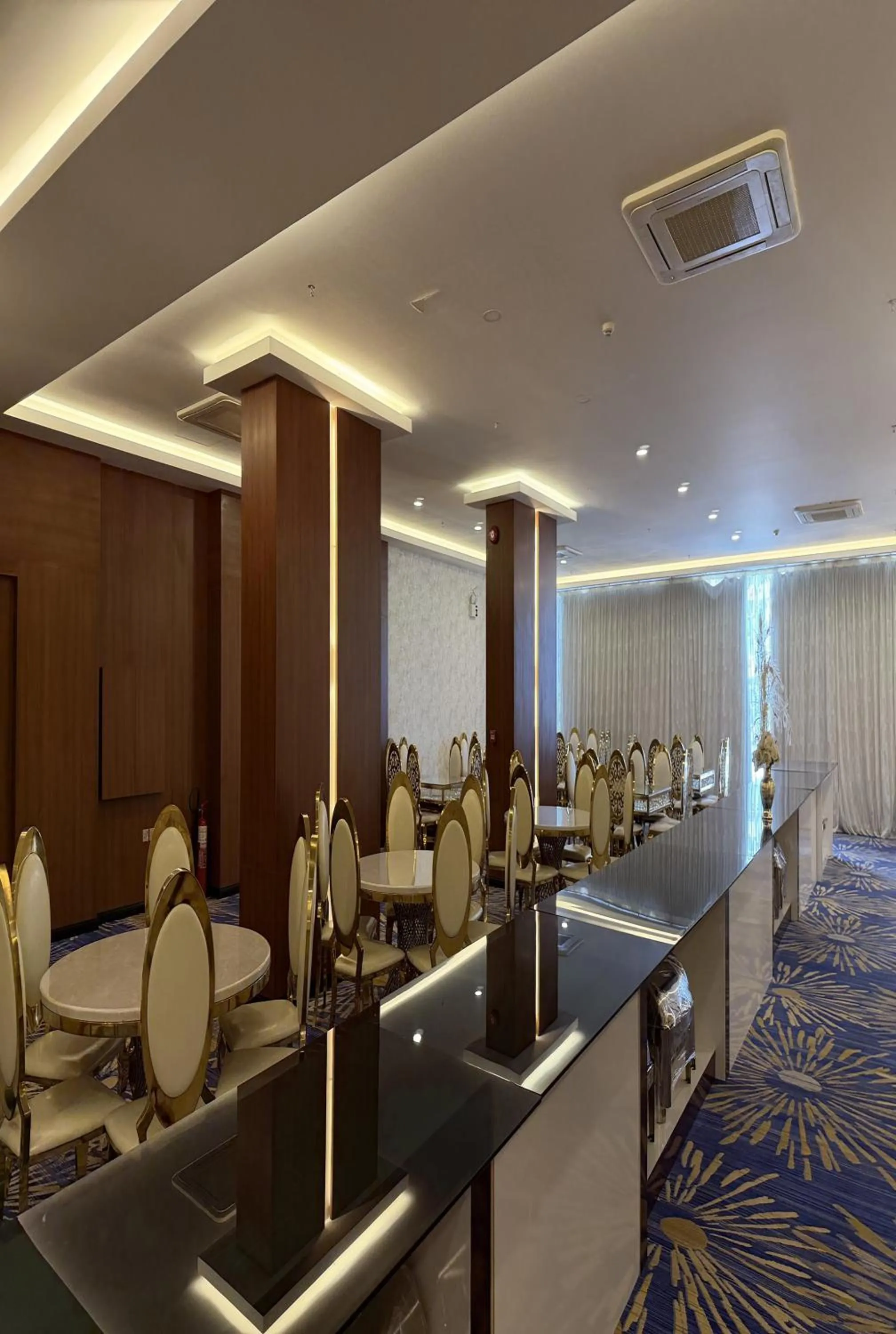 Restaurant/places to eat in Sunday Grand Al Khobar Hotel Formerly Holiday Al Khaleej