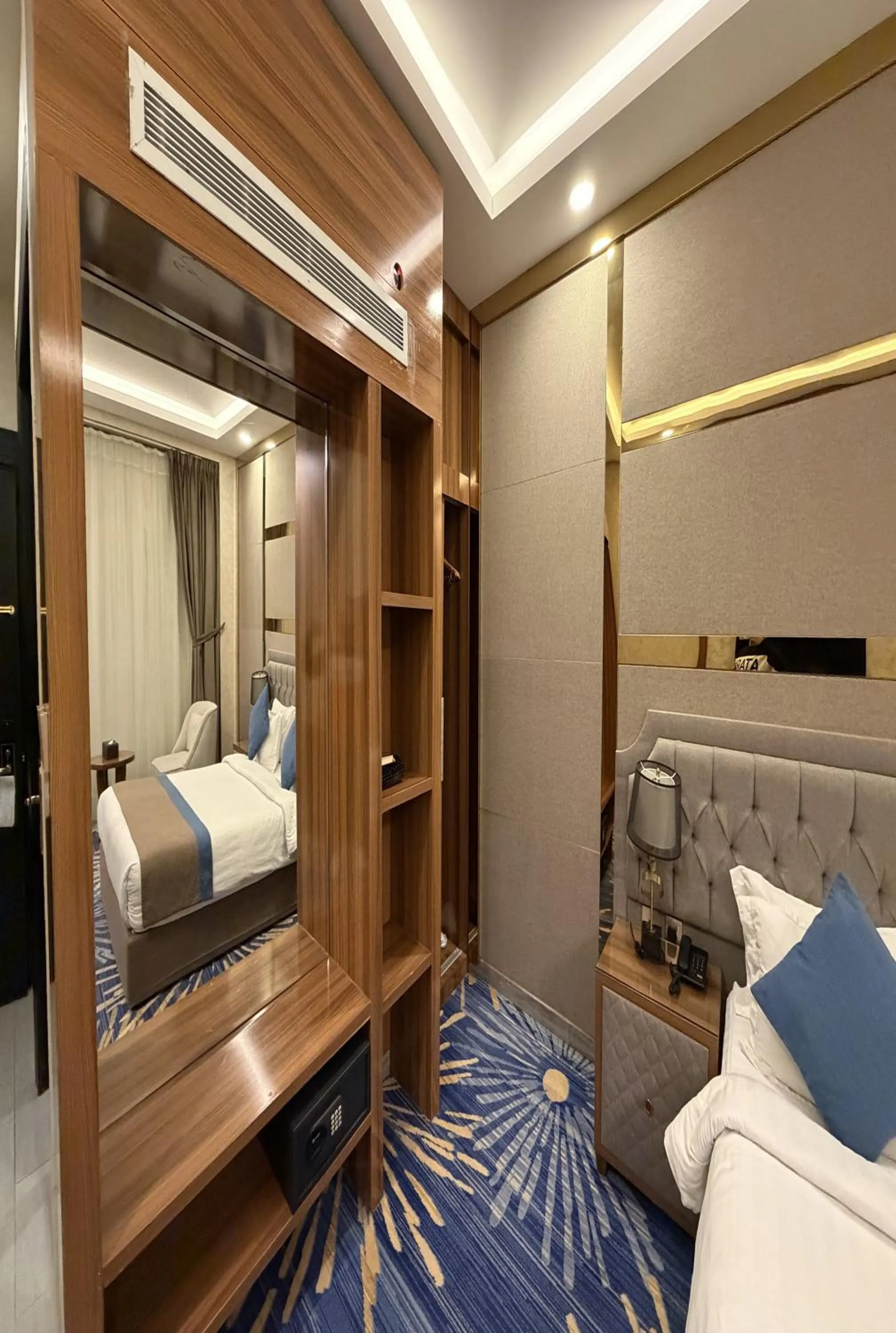 Photo of the whole room, Bed in Sunday Grand Al Khobar Hotel Formerly Holiday Al Khaleej