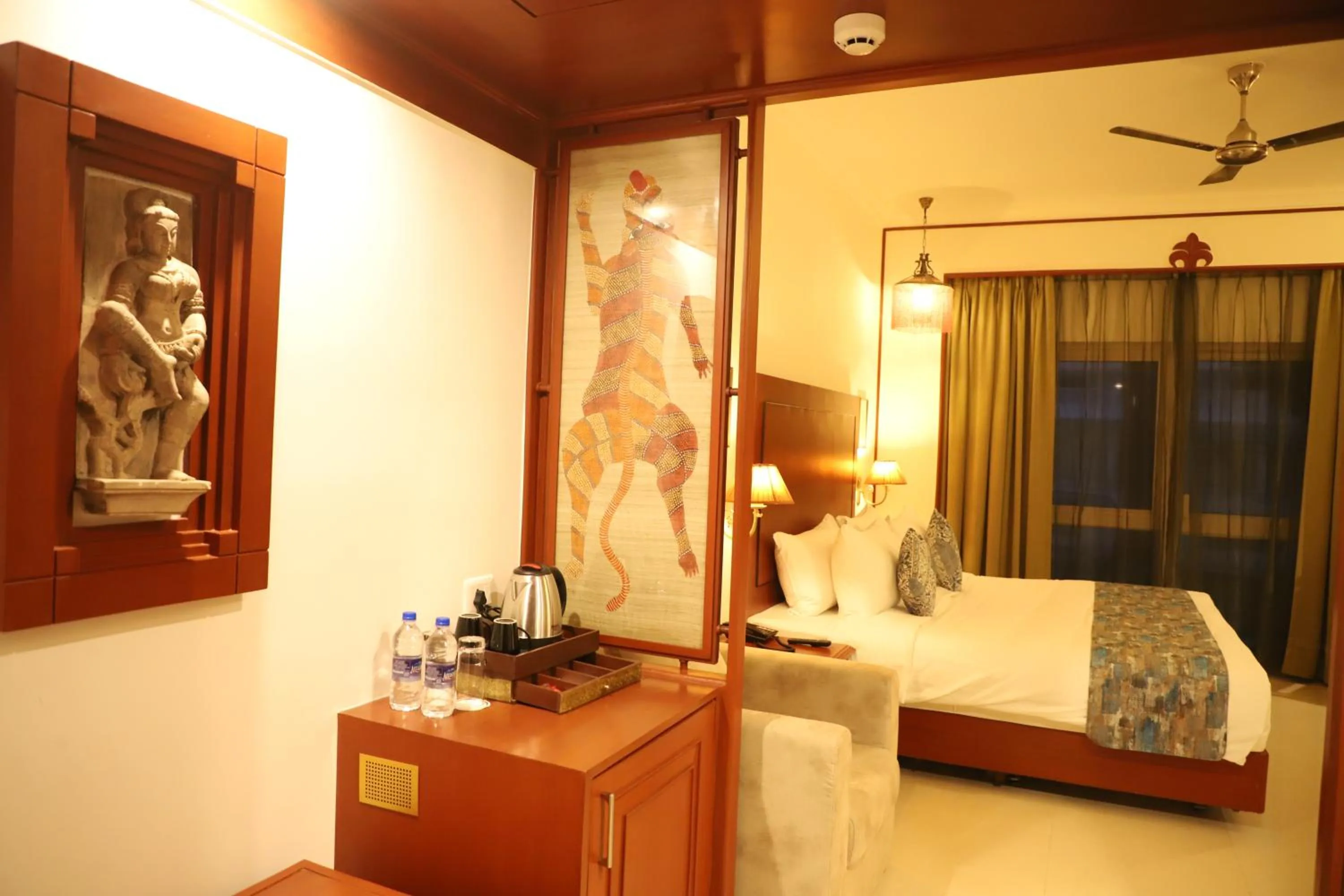 Coffee/tea facilities, Bed in Hotel Chandela Khajuraho