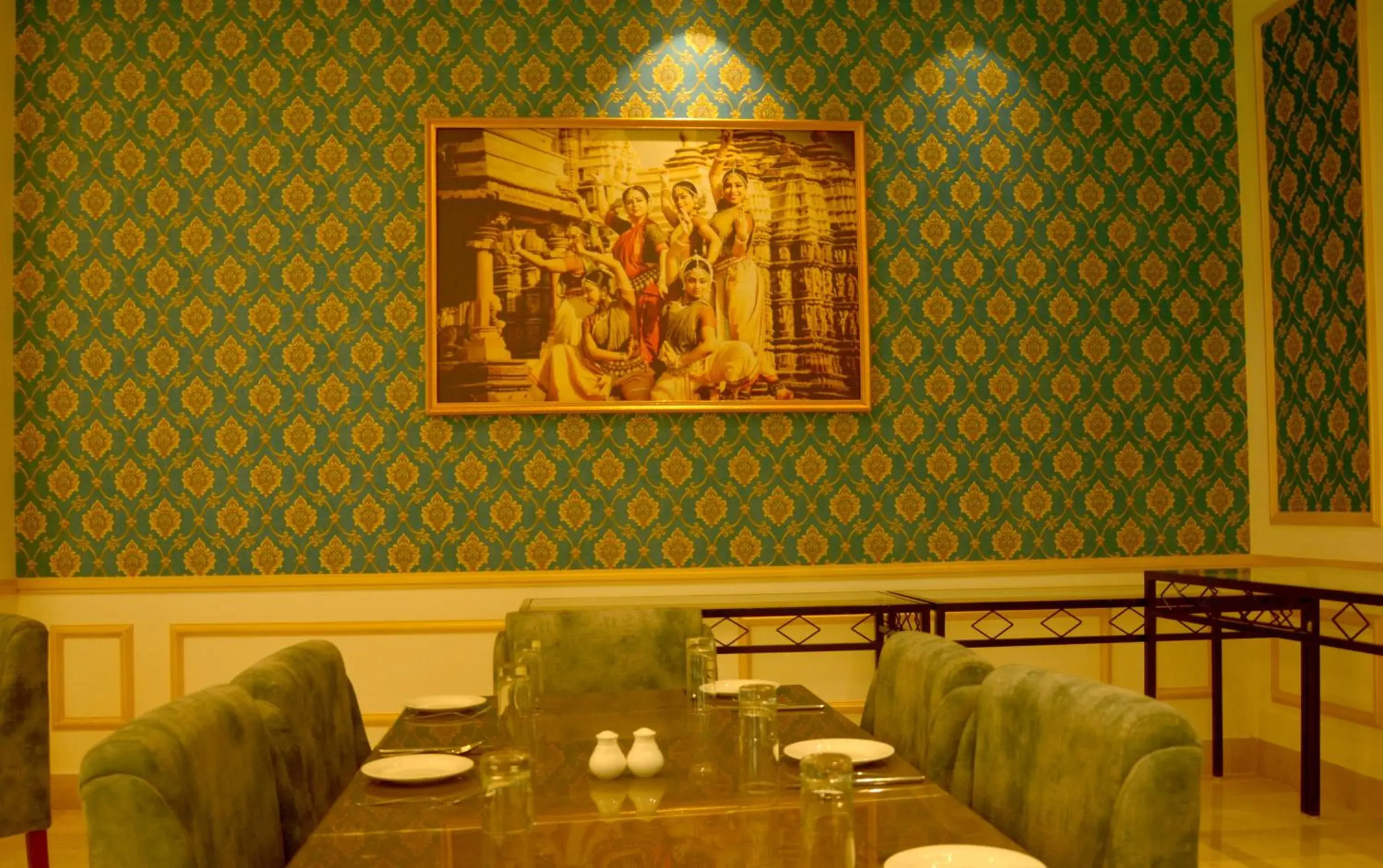 Food and drinks in Hotel Chandela Khajuraho Food and drinks in Hotel Chandela Khajuraho