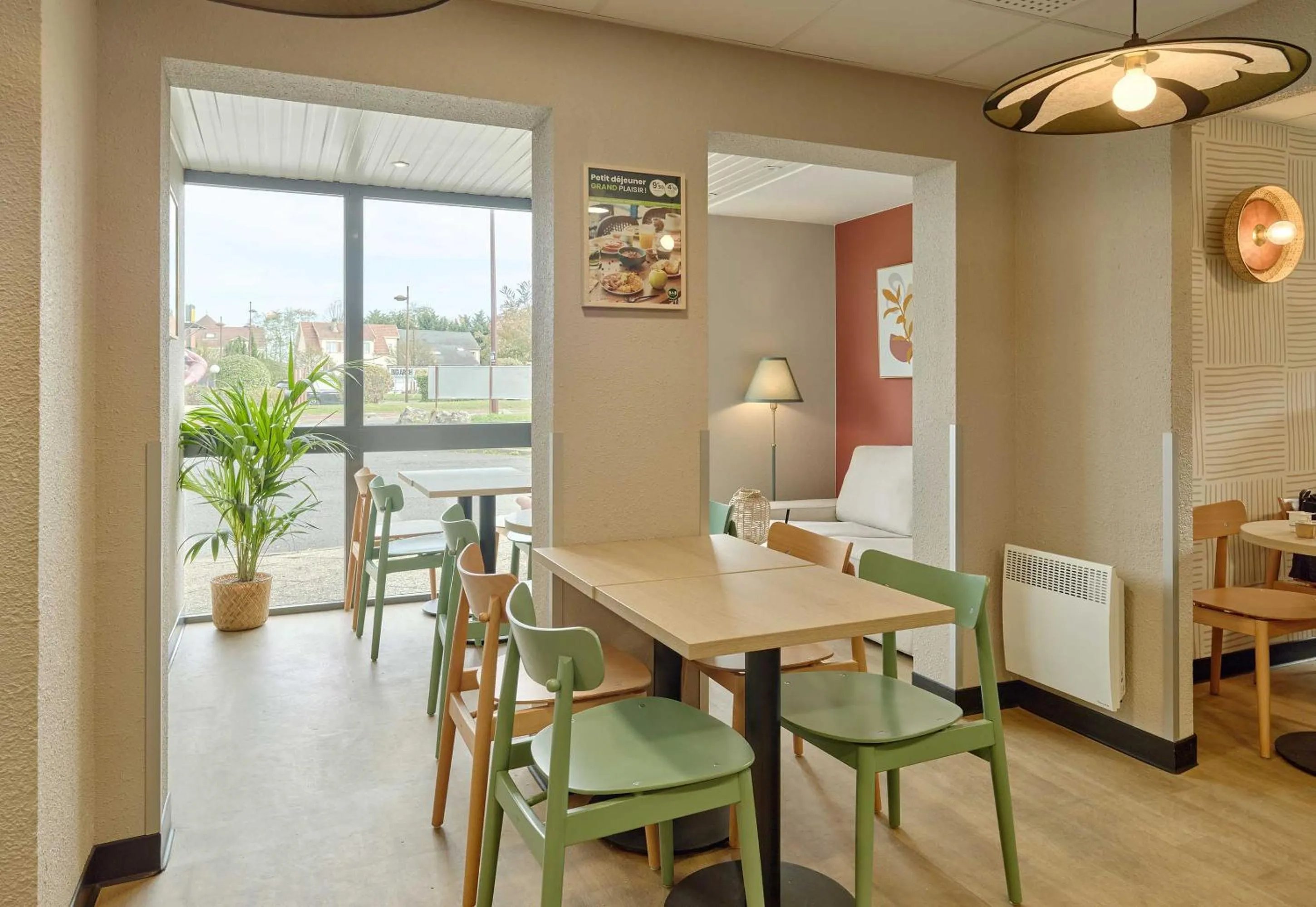 Restaurant/places to eat in B&B HOTEL Cergy Pierrelaye