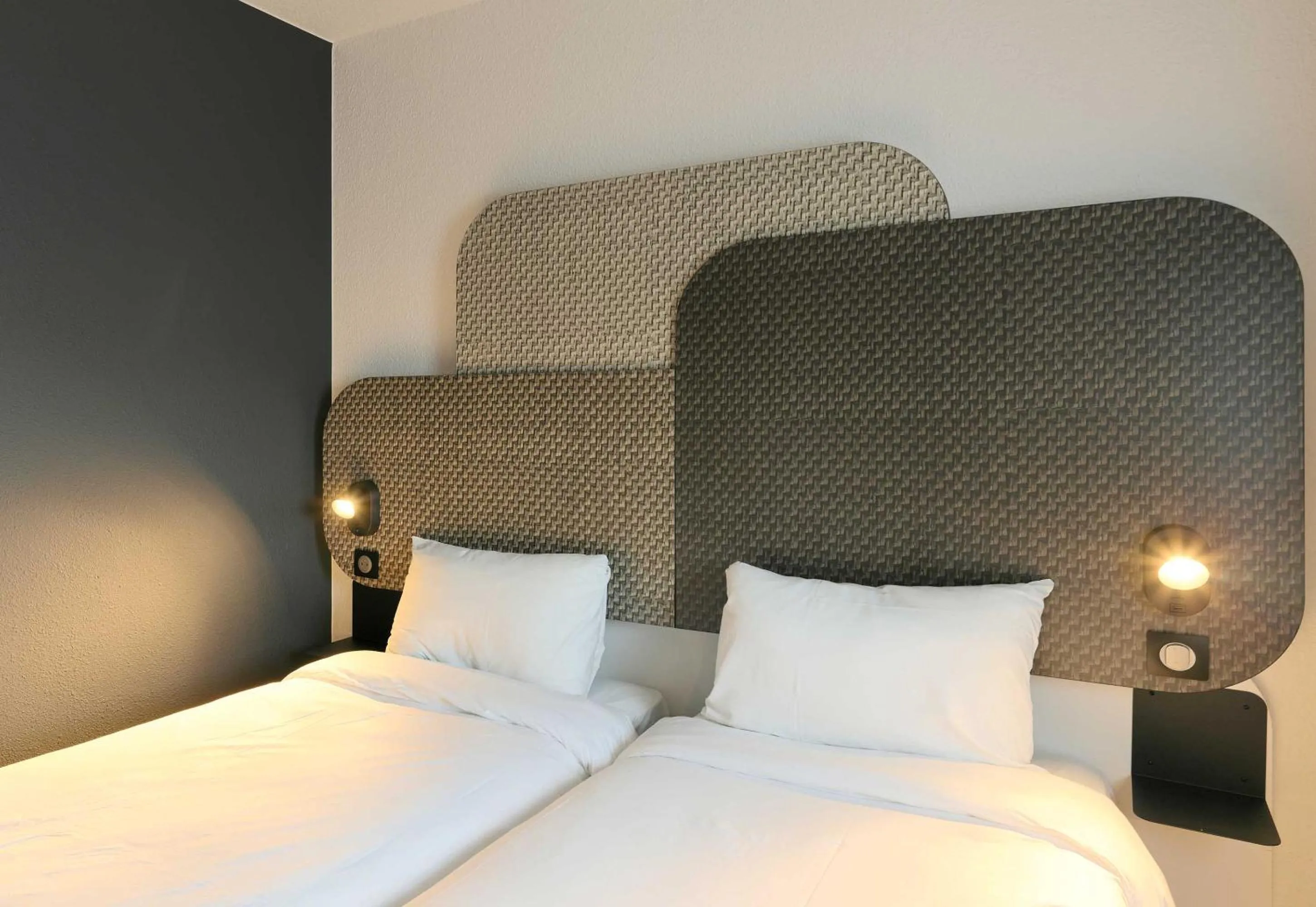 Bedroom, Bed in B&B HOTEL Cergy Pierrelaye