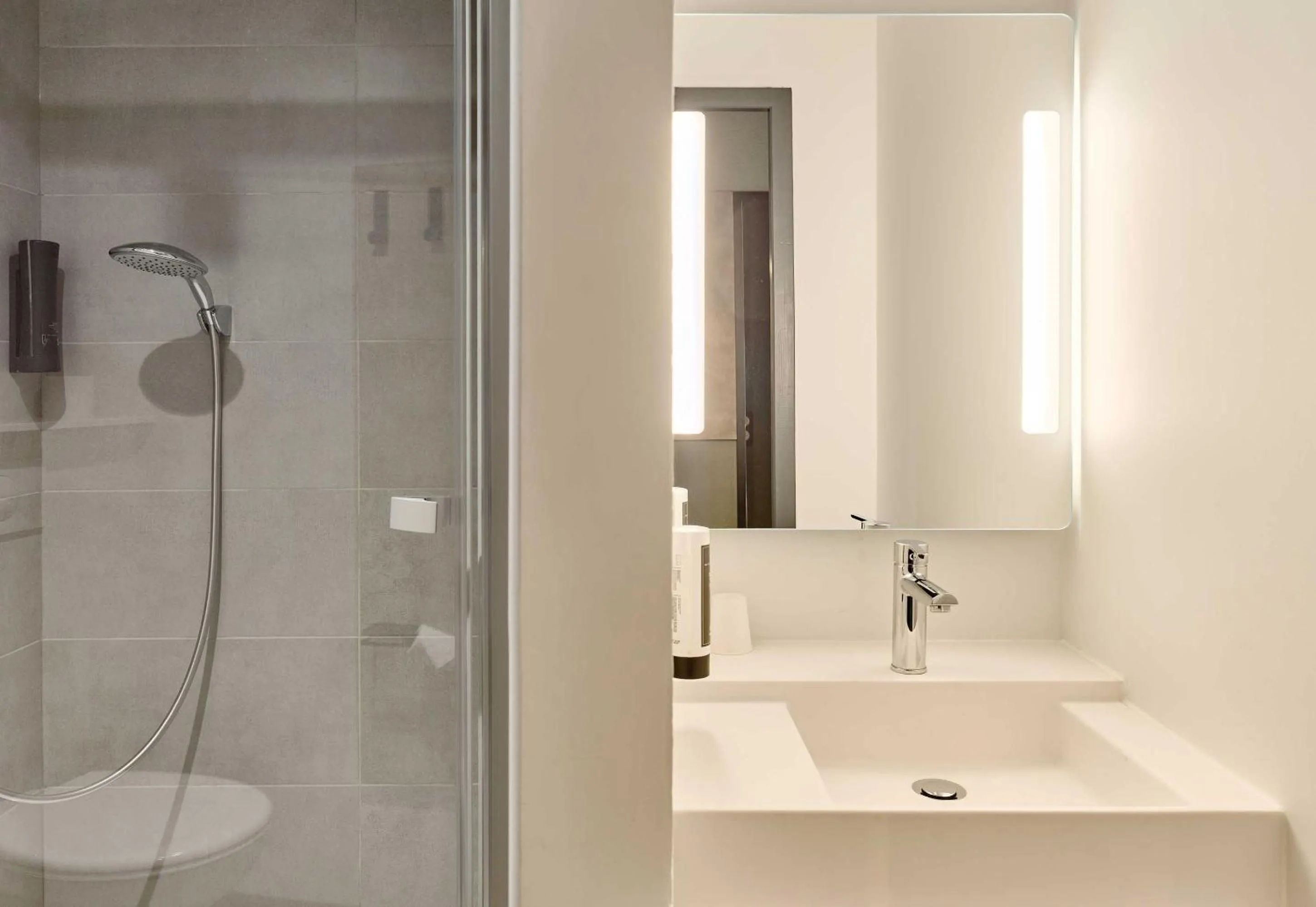 Bathroom in B&B HOTEL Cergy Pierrelaye