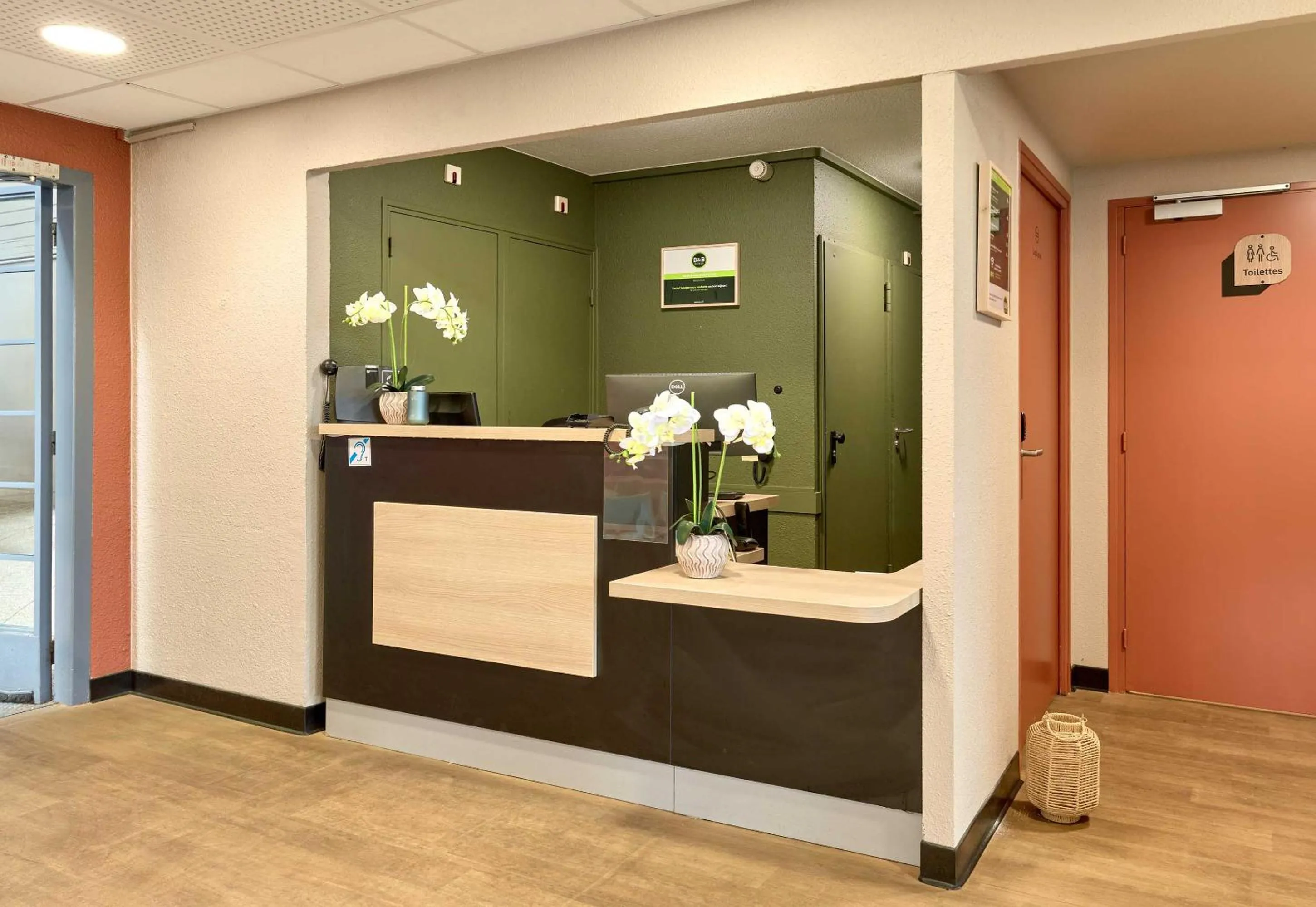 Lobby or reception in B&B HOTEL Cergy Pierrelaye