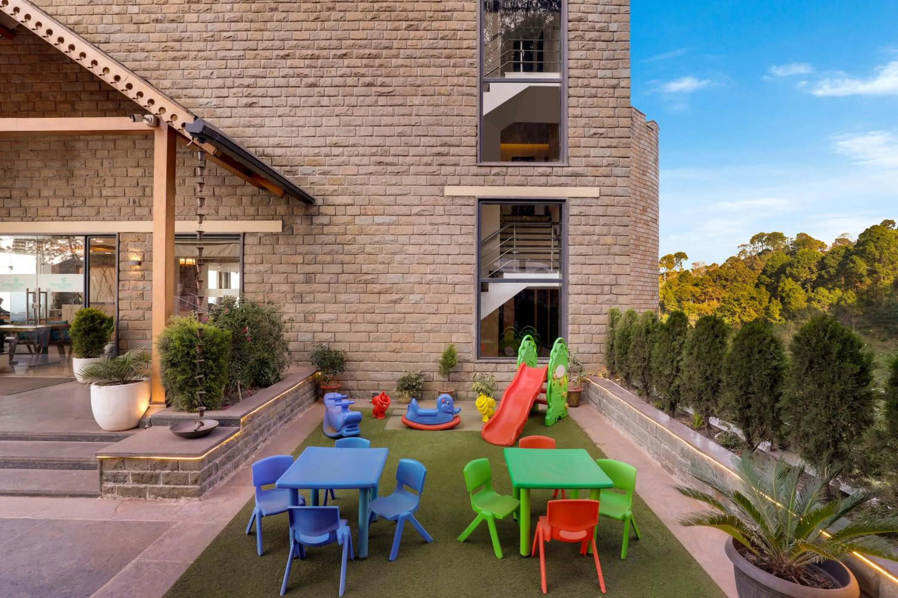 Facade/entrance in The Chateau Kasauli