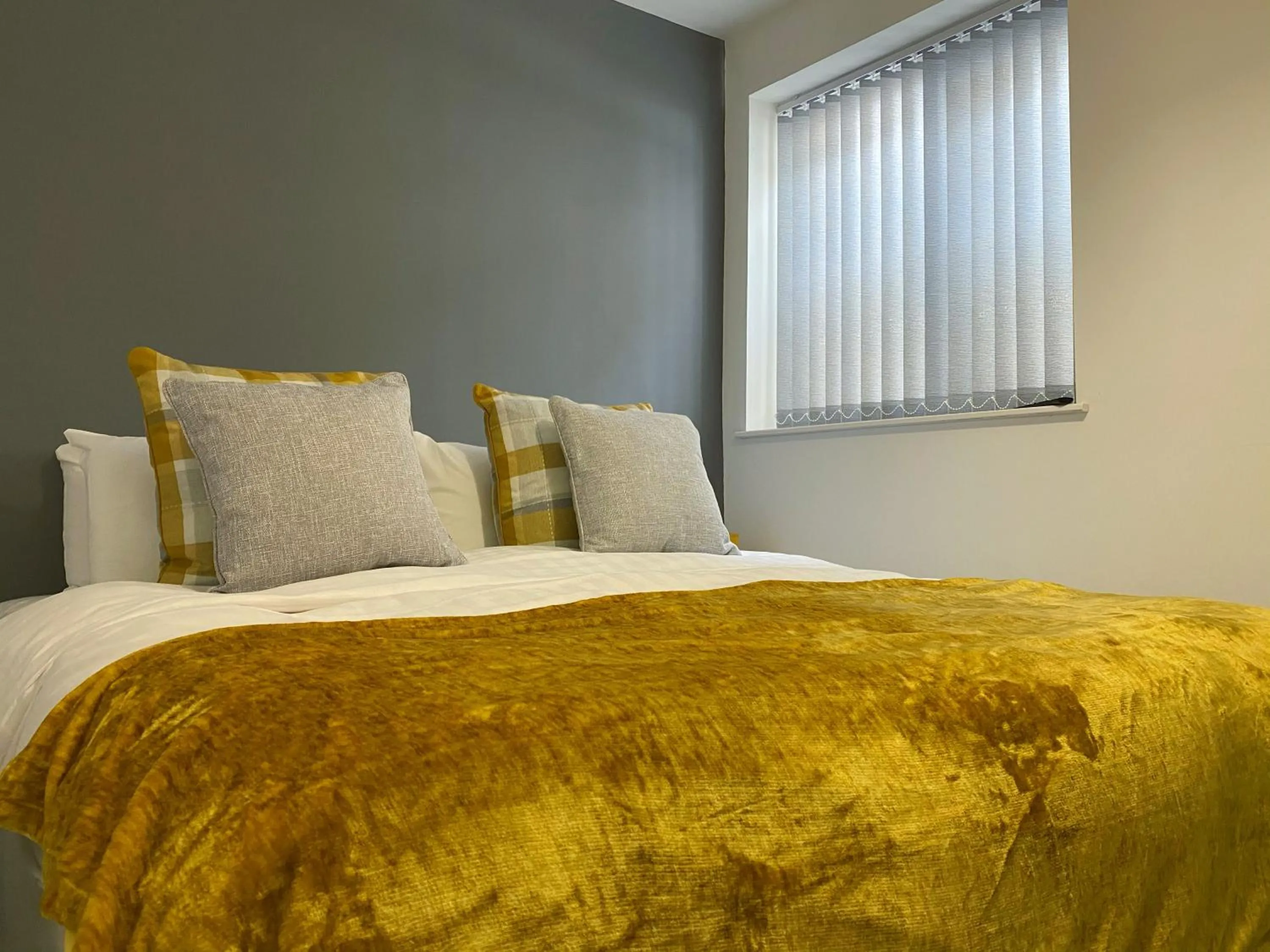 Bedroom, Bed in Kensington Suite Sasco Apartments