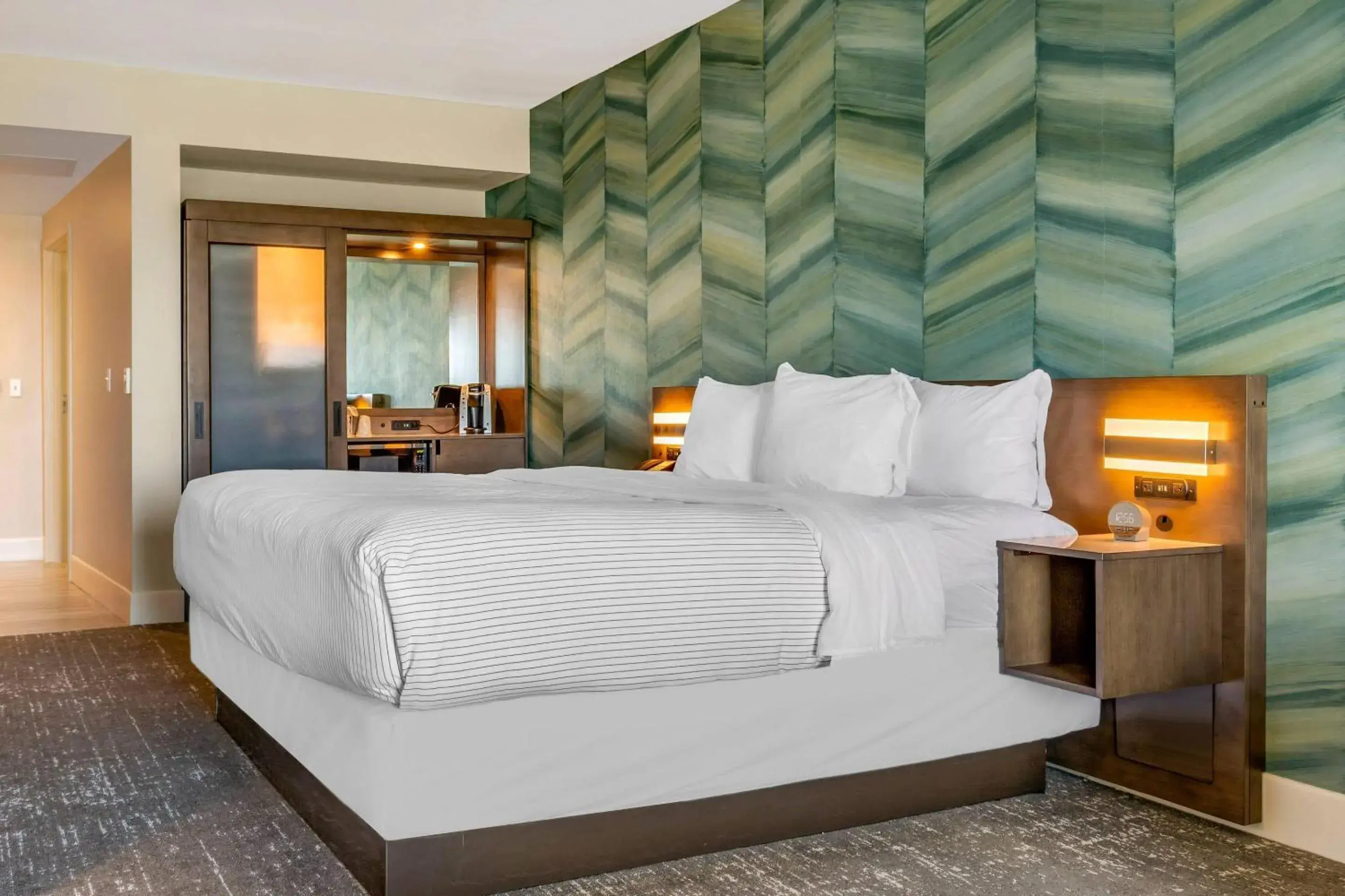 Bedroom, Bed in Cambria Hotel Ocean City - Bayfront Bedroom, Bed in Cambria Hotel Ocean City - Bayfront