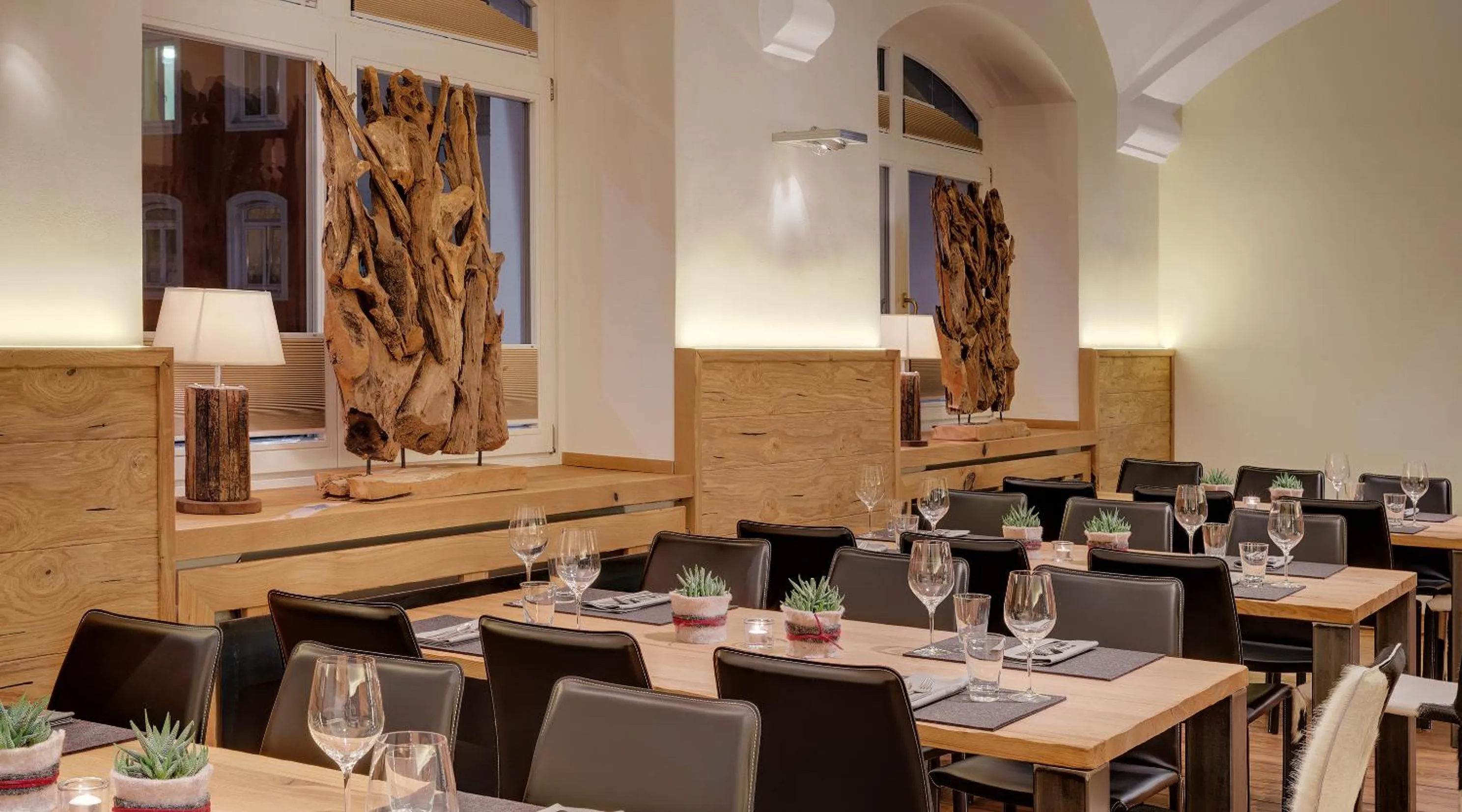 Restaurant/places to eat in Alpen Hotel München