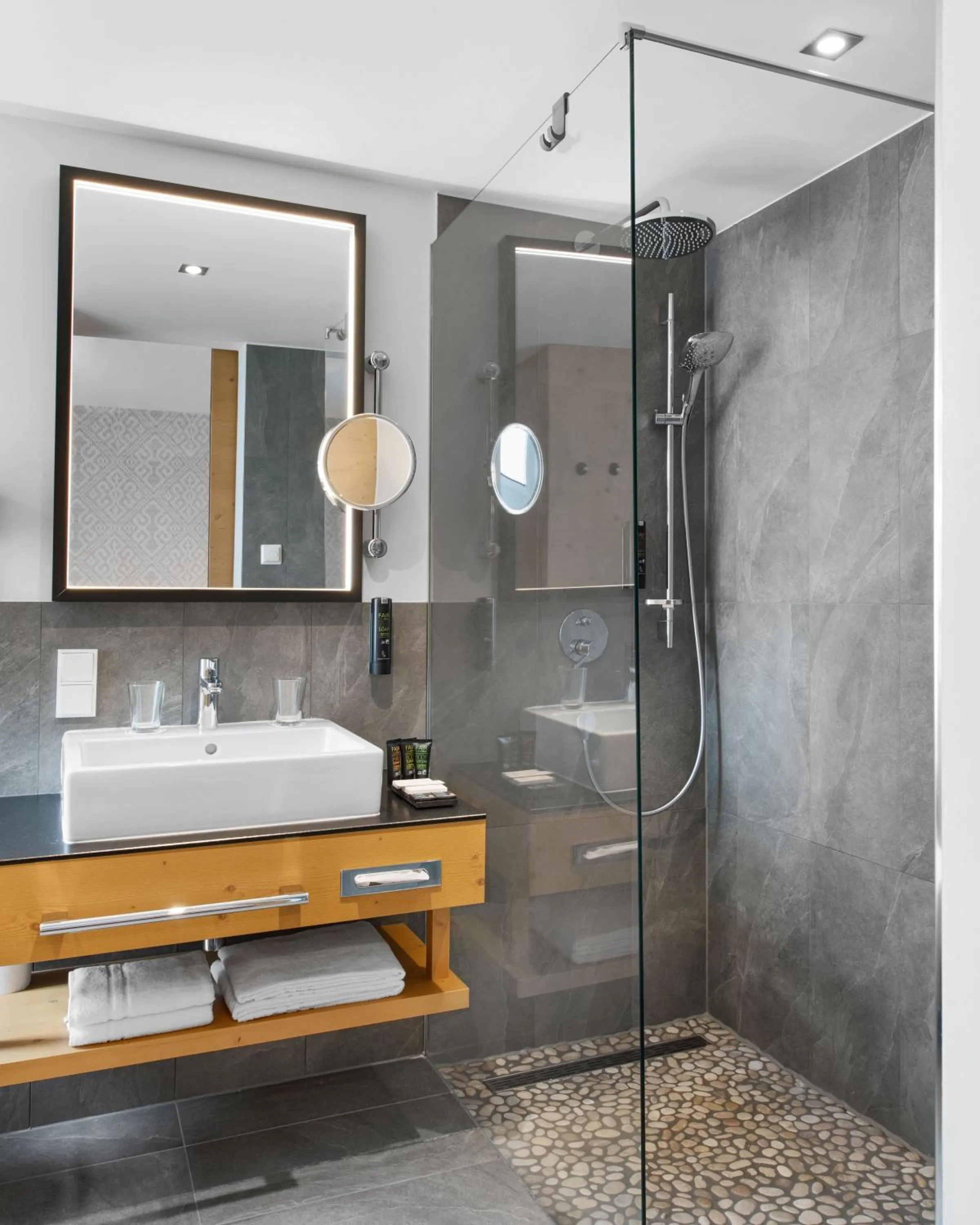 Toilet in Alpen Hotel München