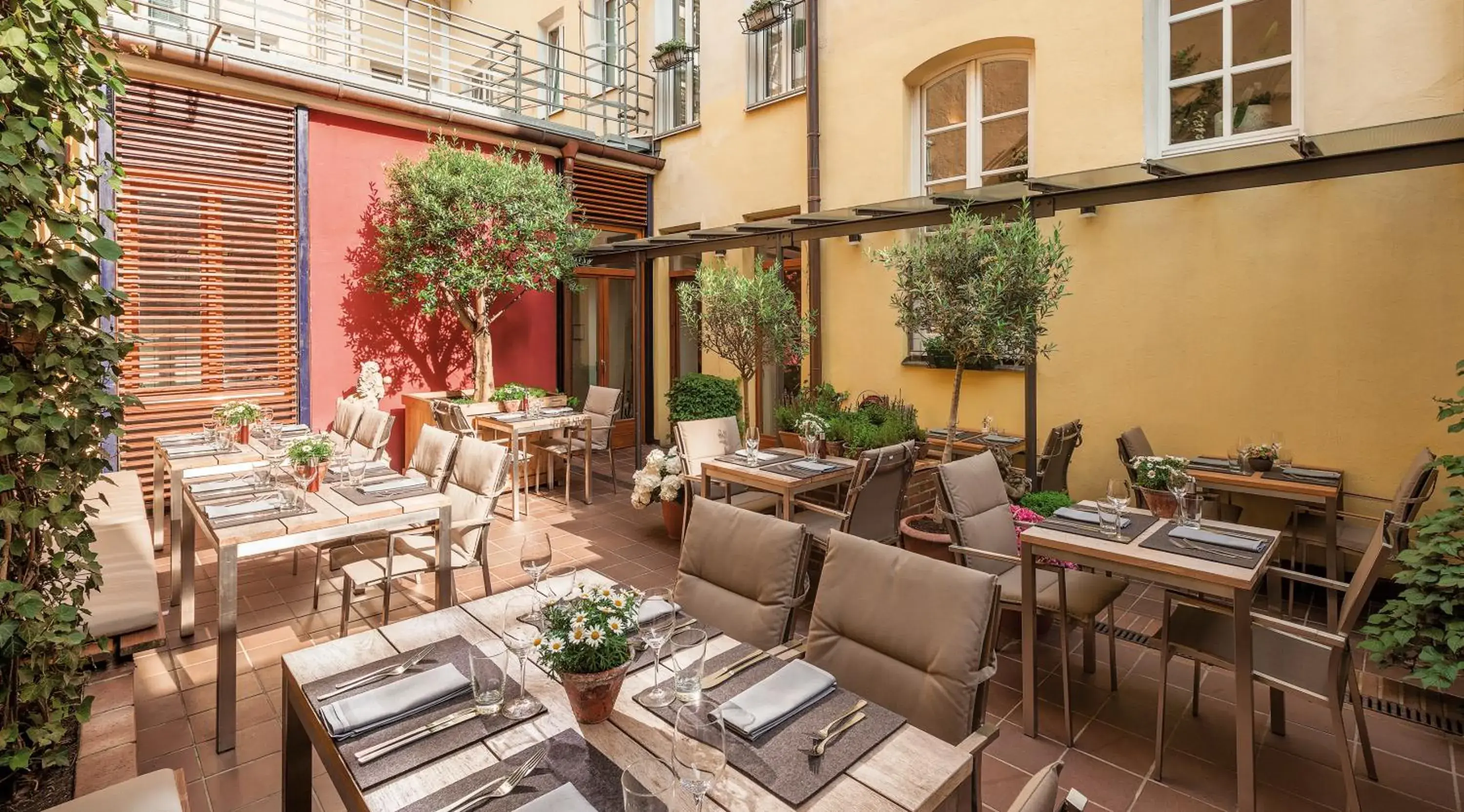 Restaurant/places to eat in Alpen Hotel München Restaurant/places to eat in Alpen Hotel München