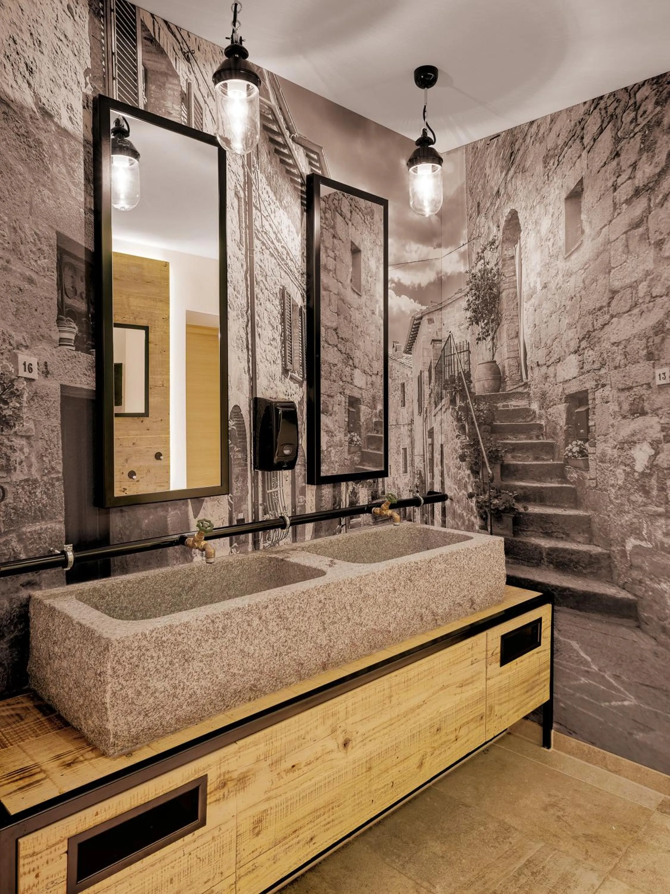 Toilet in Alpen Hotel München