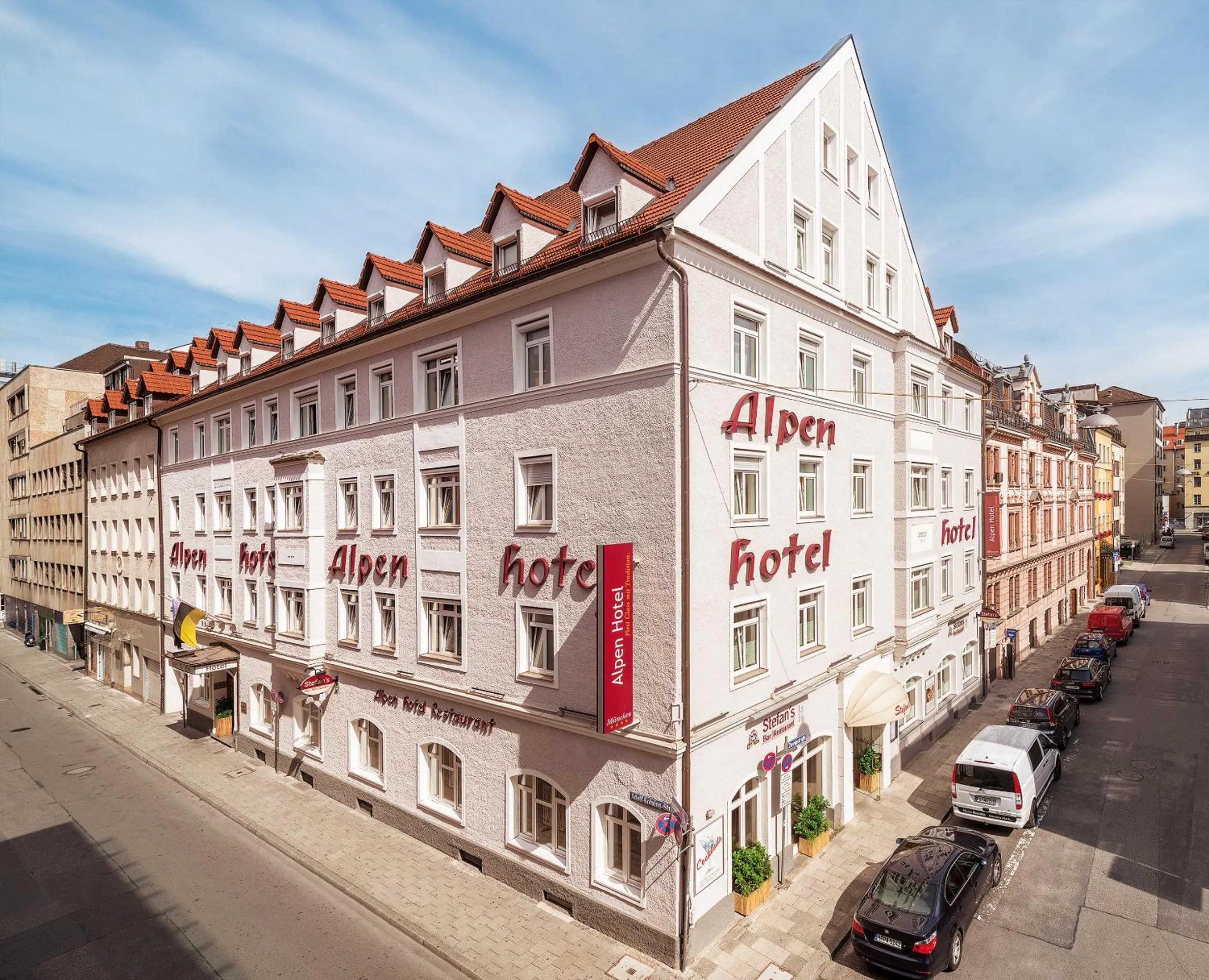 Property building in Alpen Hotel München