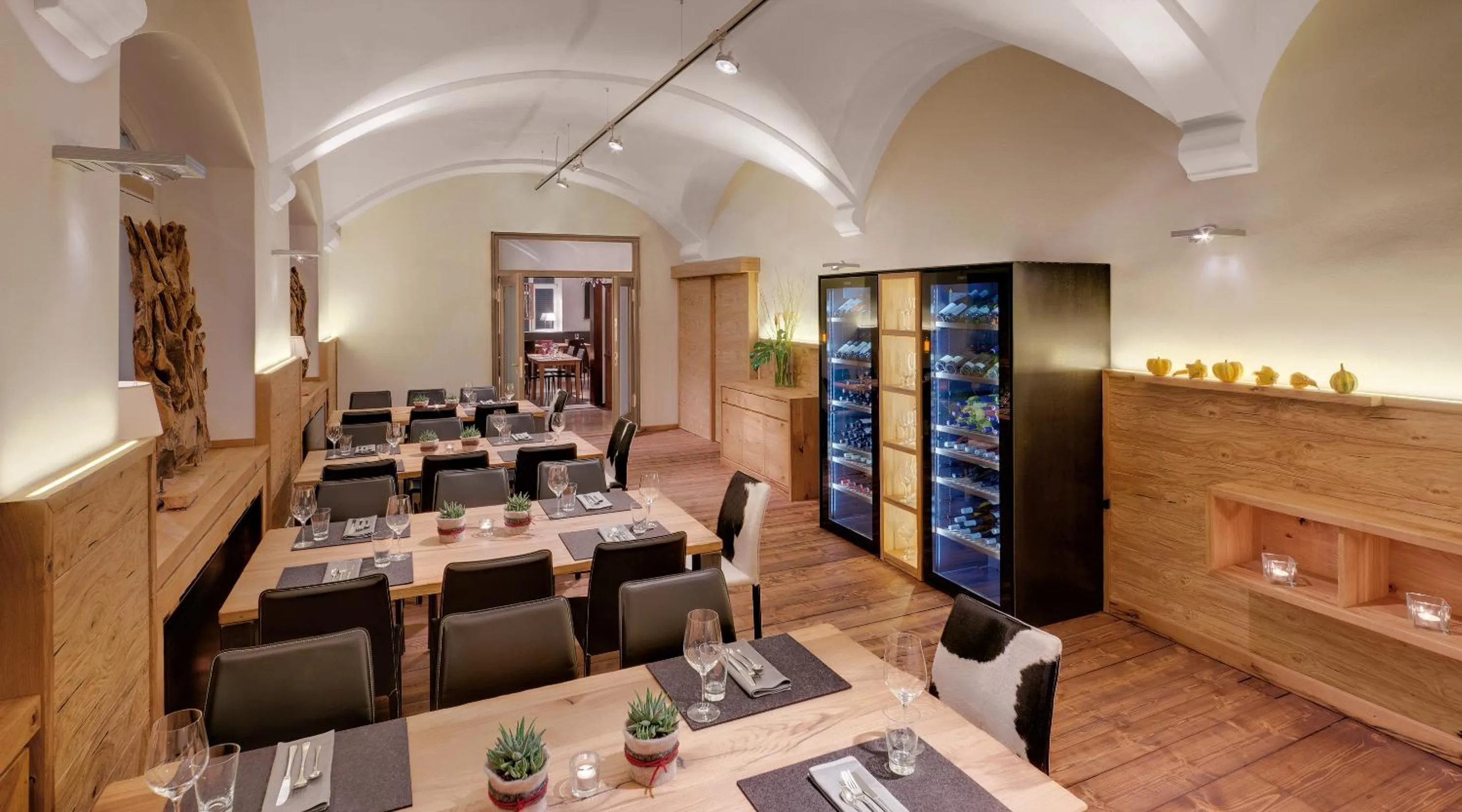 Restaurant/places to eat in Alpen Hotel München