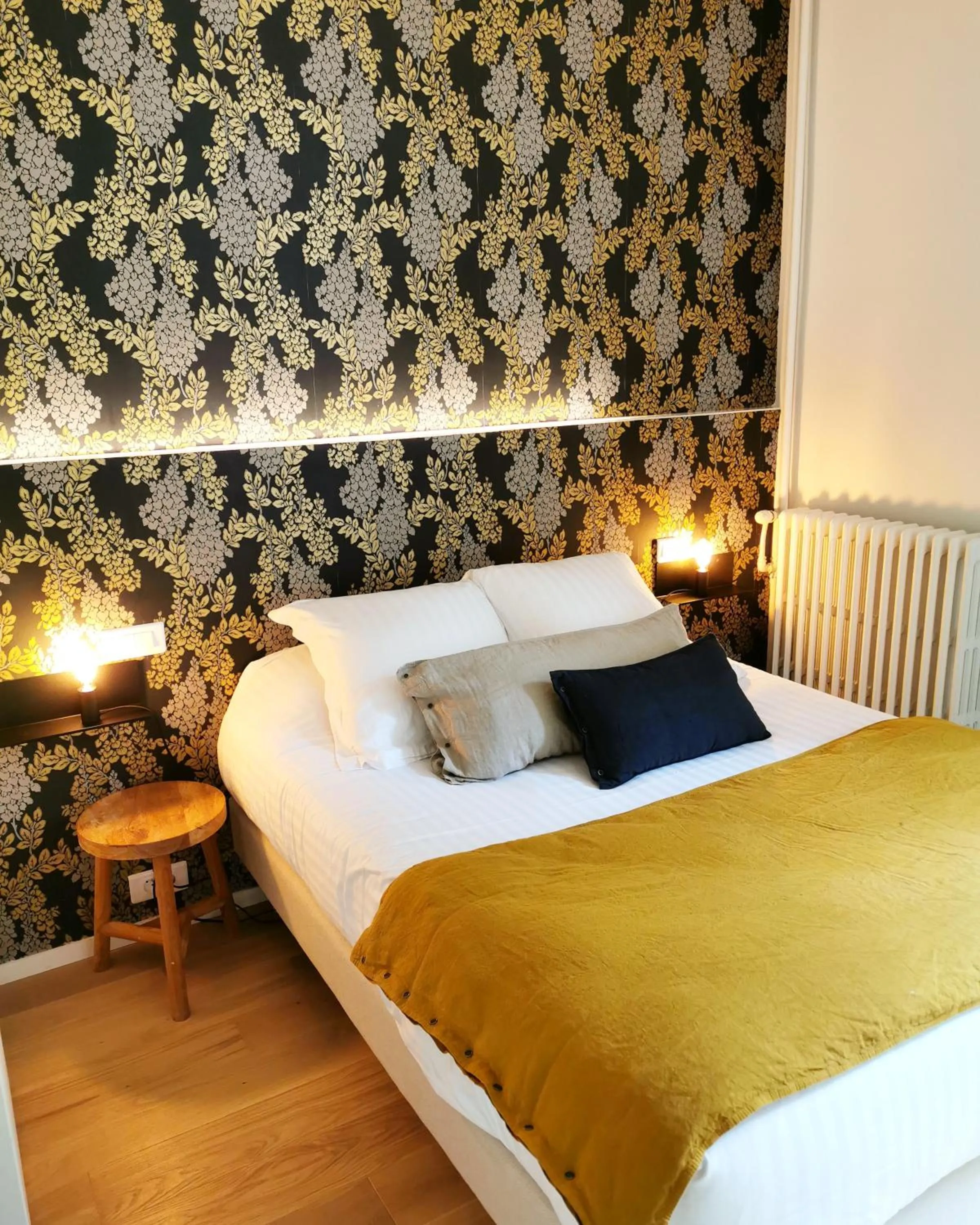 Bed in Hotel Restaurant La Musardiere