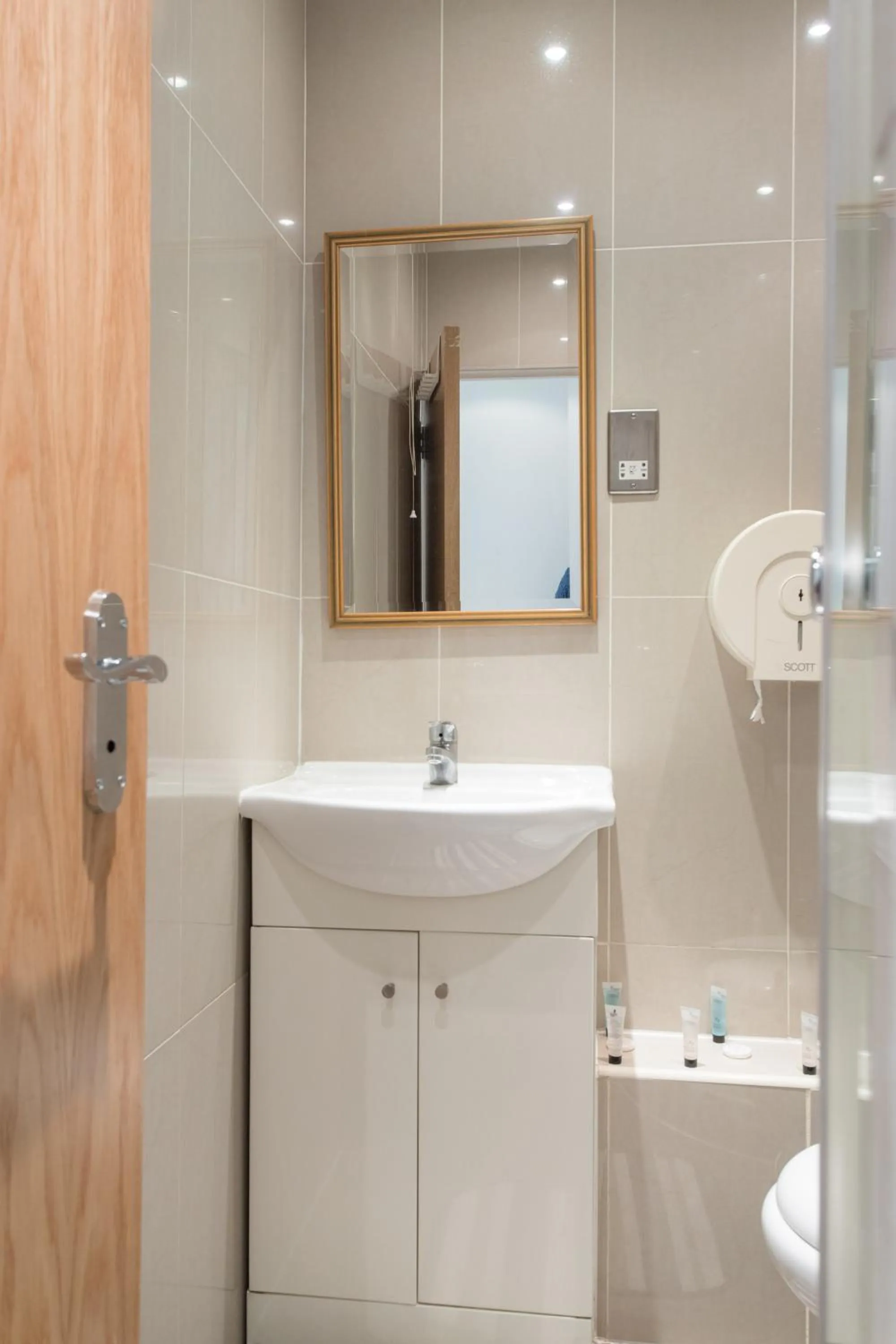 Bathroom in Amber Residence Hotel-Suites