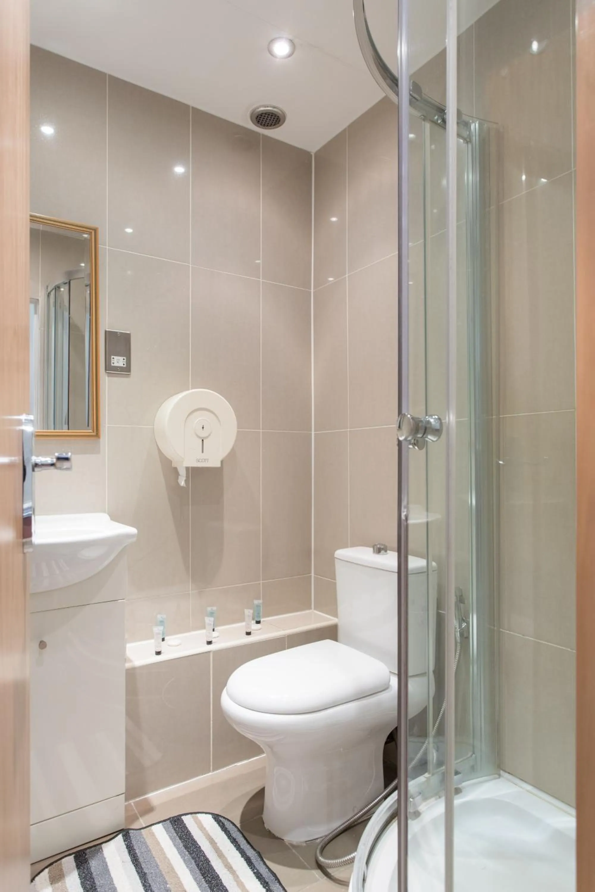 Bathroom in Amber Residence Hotel-Suites