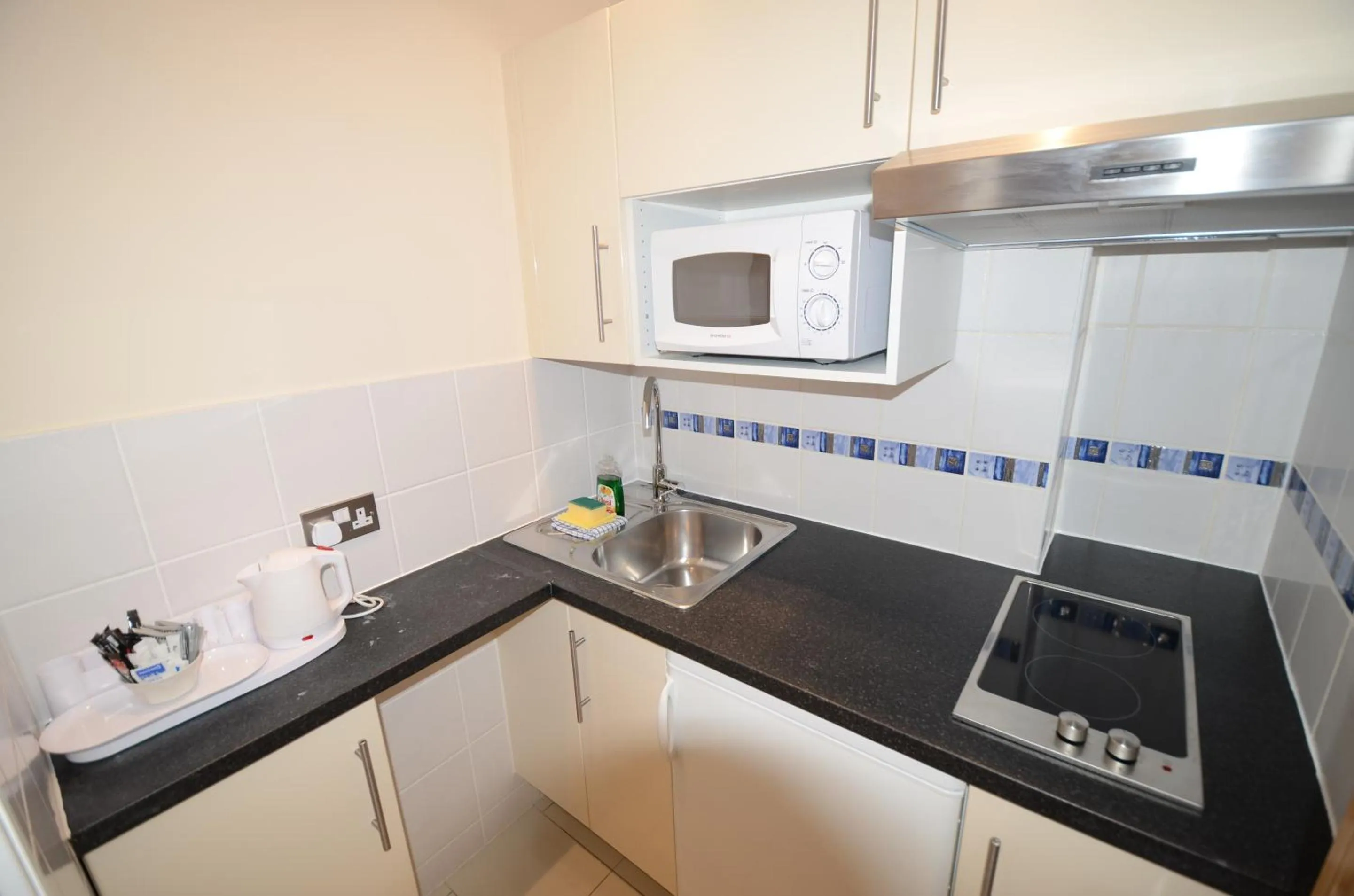 Kitchen or kitchenette in Amber Residence Hotel-Suites