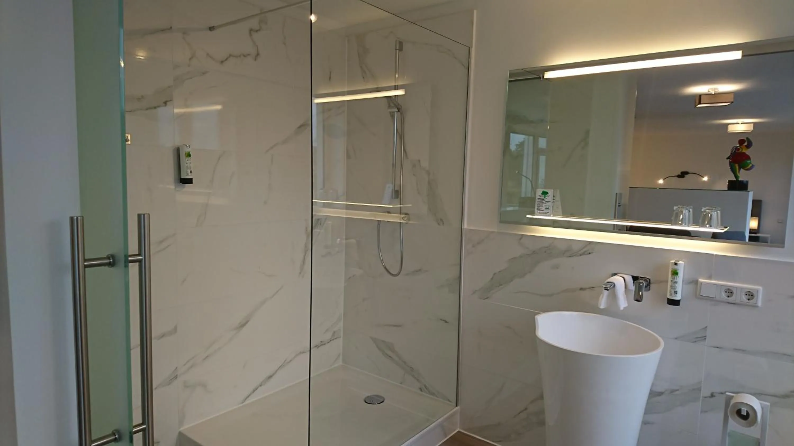 Shower in Hotel in Herrenhausen