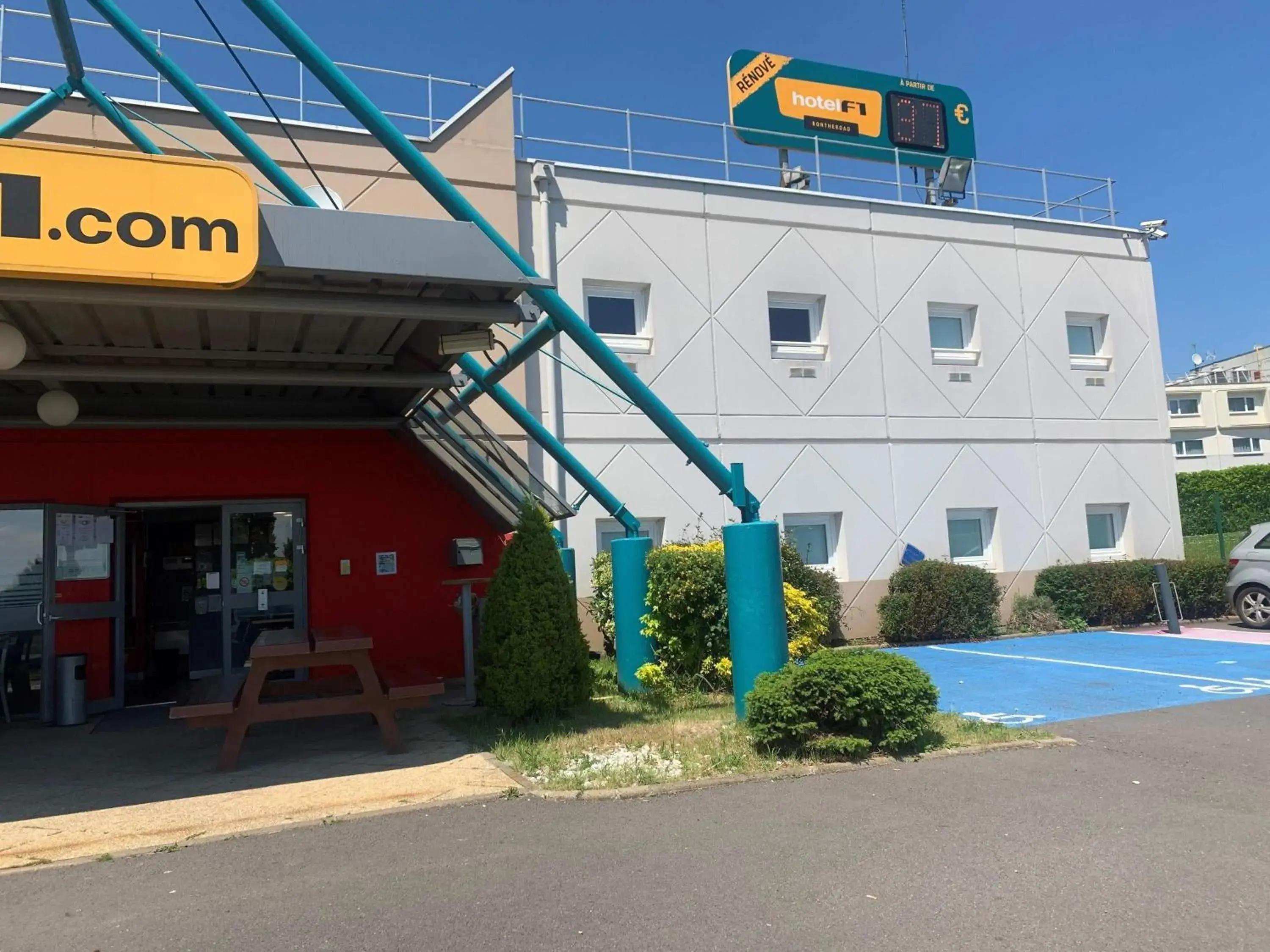 Property building in hotelF1 Saint Witz A1 Hôtel Property building in hotelF1 Saint Witz A1 Hôtel