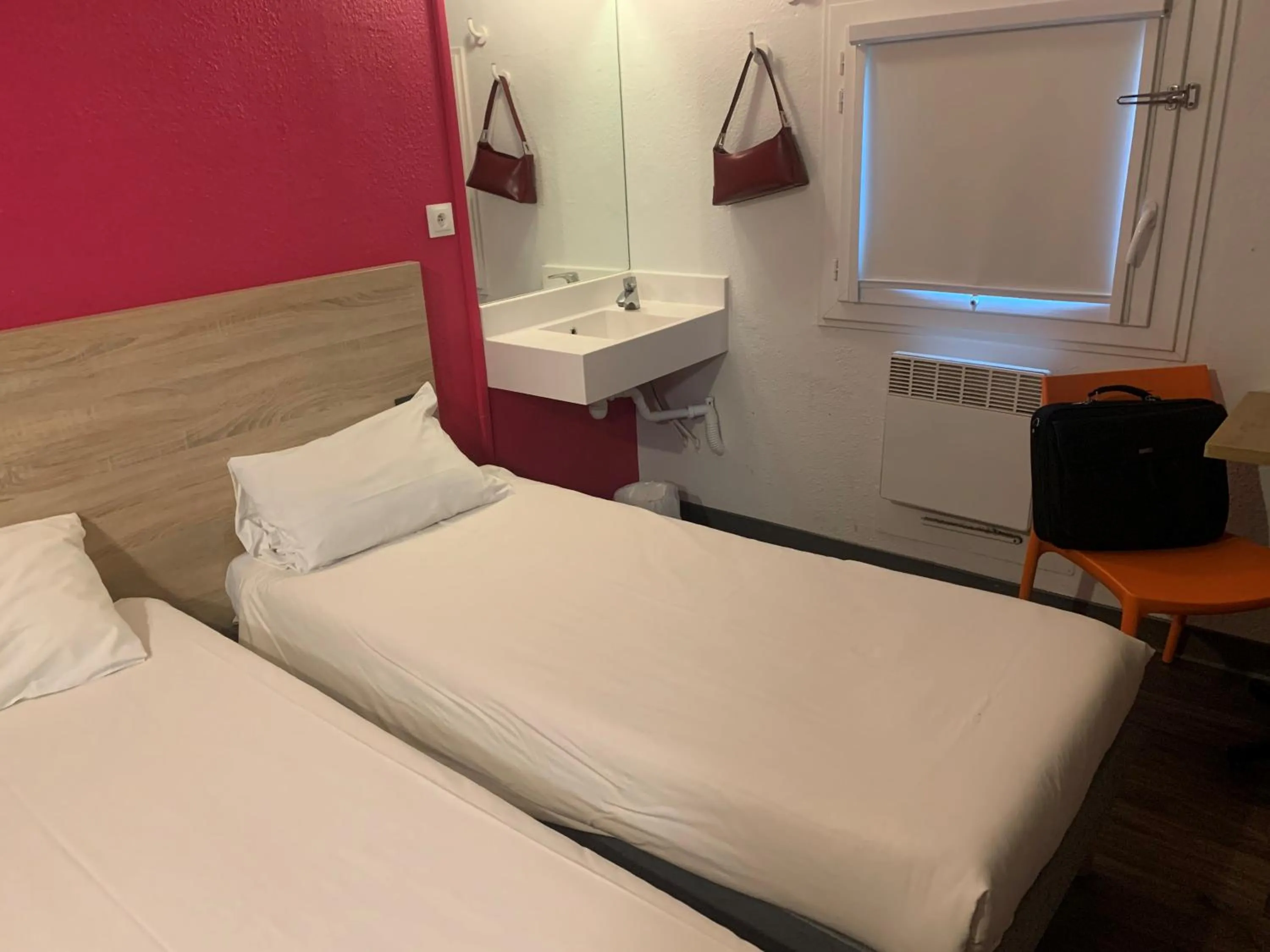 Bed in hotelF1 Saint Witz A1 Hôtel