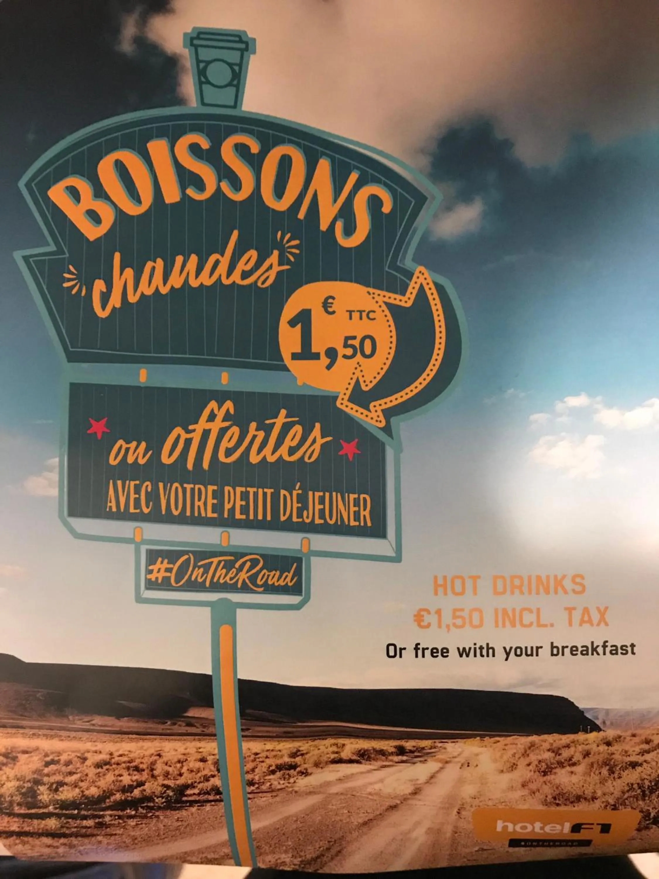 Drinks in hotelF1 Saint Witz A1 Hôtel