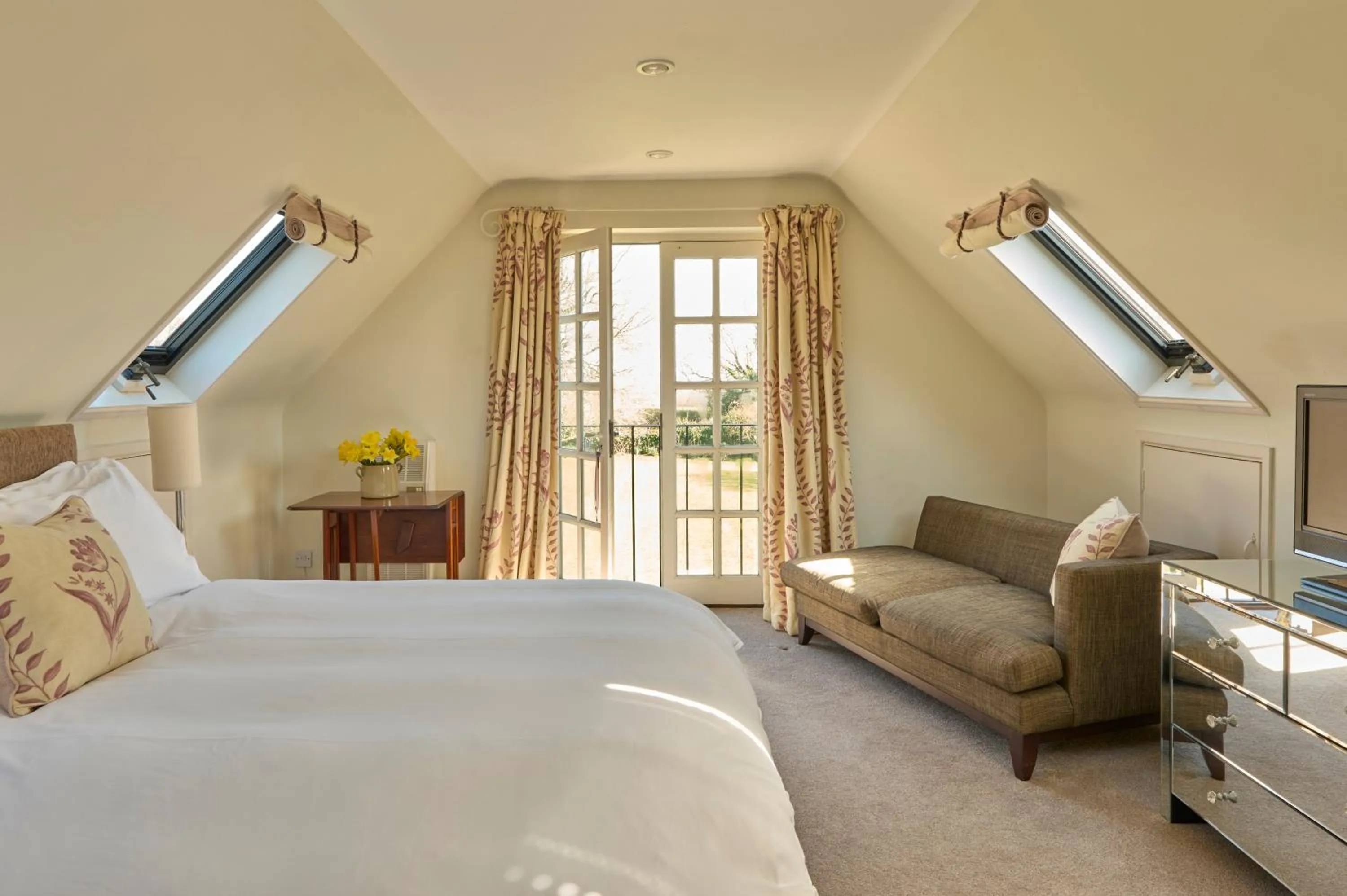 TV and multimedia, Bed in The Old School, Idbury, OX7 6RU