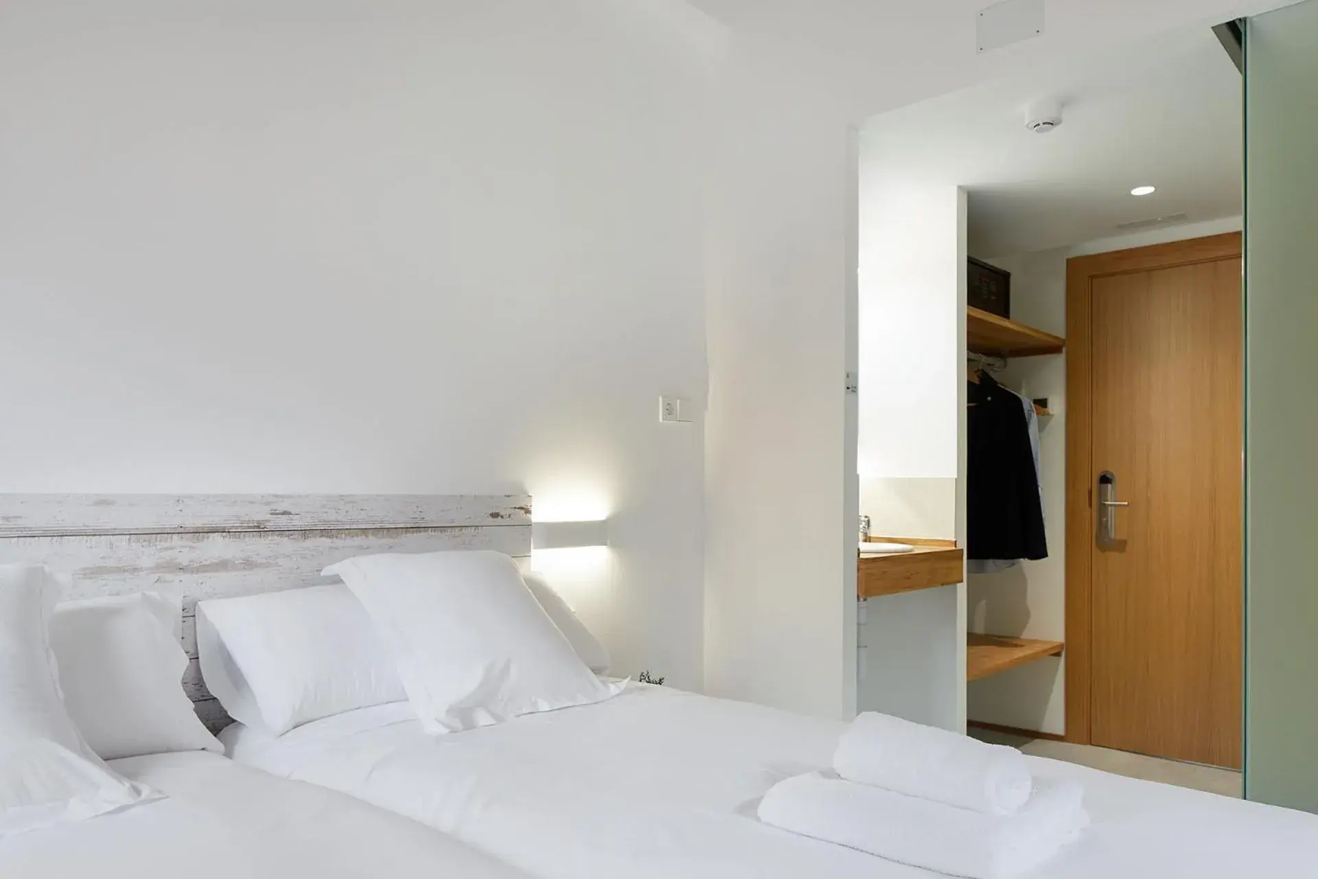 Bed in IRAIPE Estella Rooms Auto Check-in Bed in IRAIPE Estella Rooms Auto Check-in