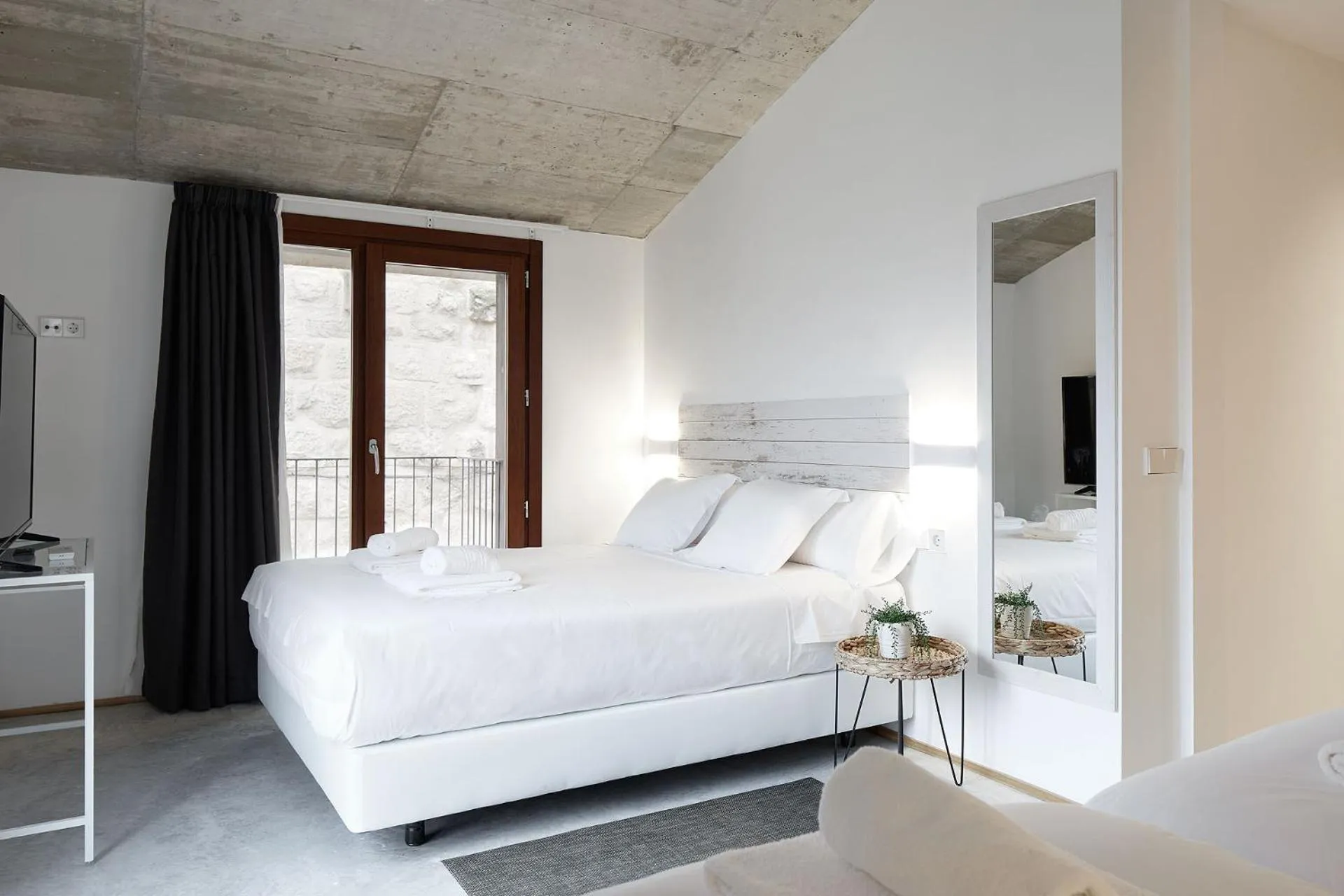 Bed in IRAIPE Estella Rooms Auto Check-in