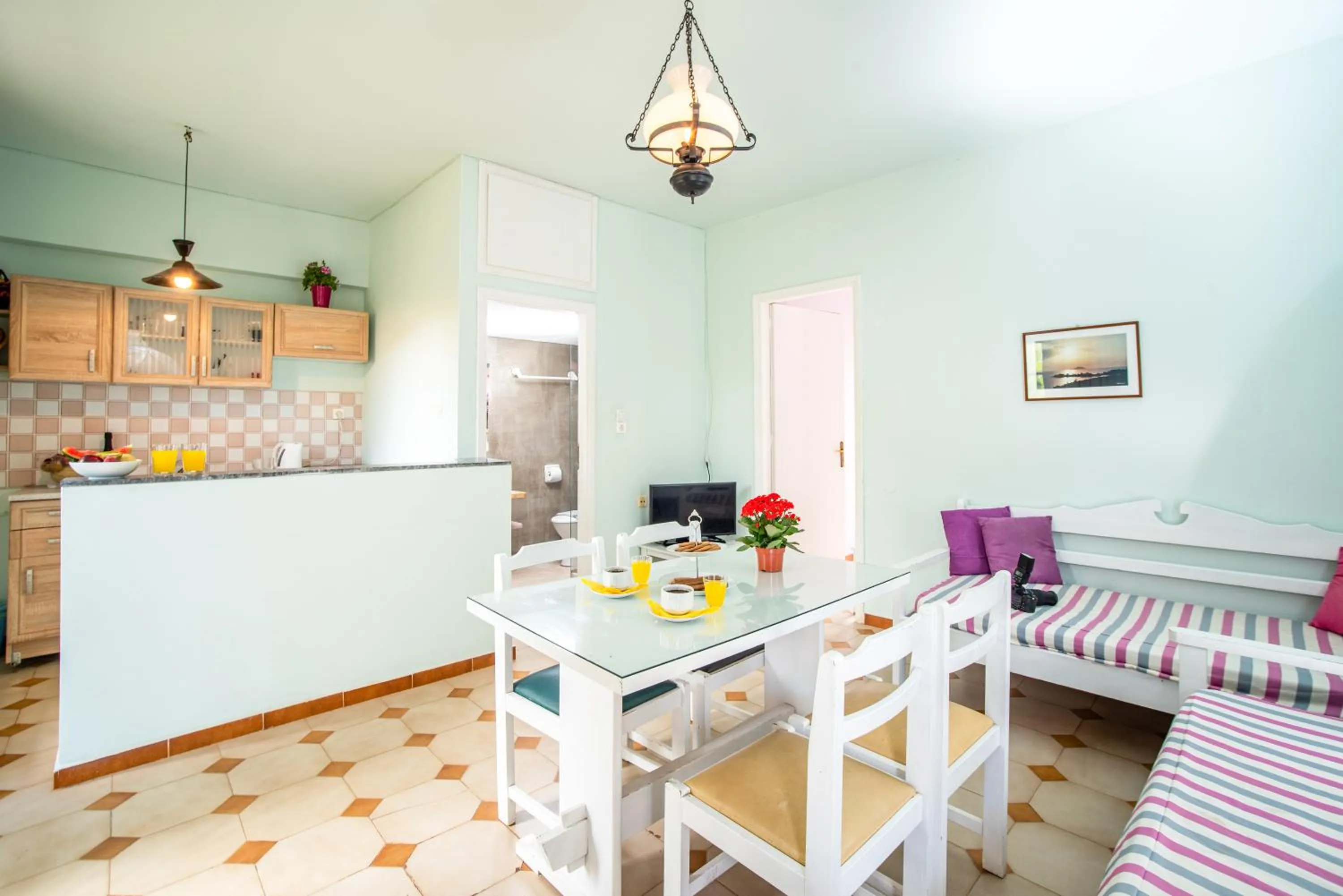 Dining area in Alexandra Apartments