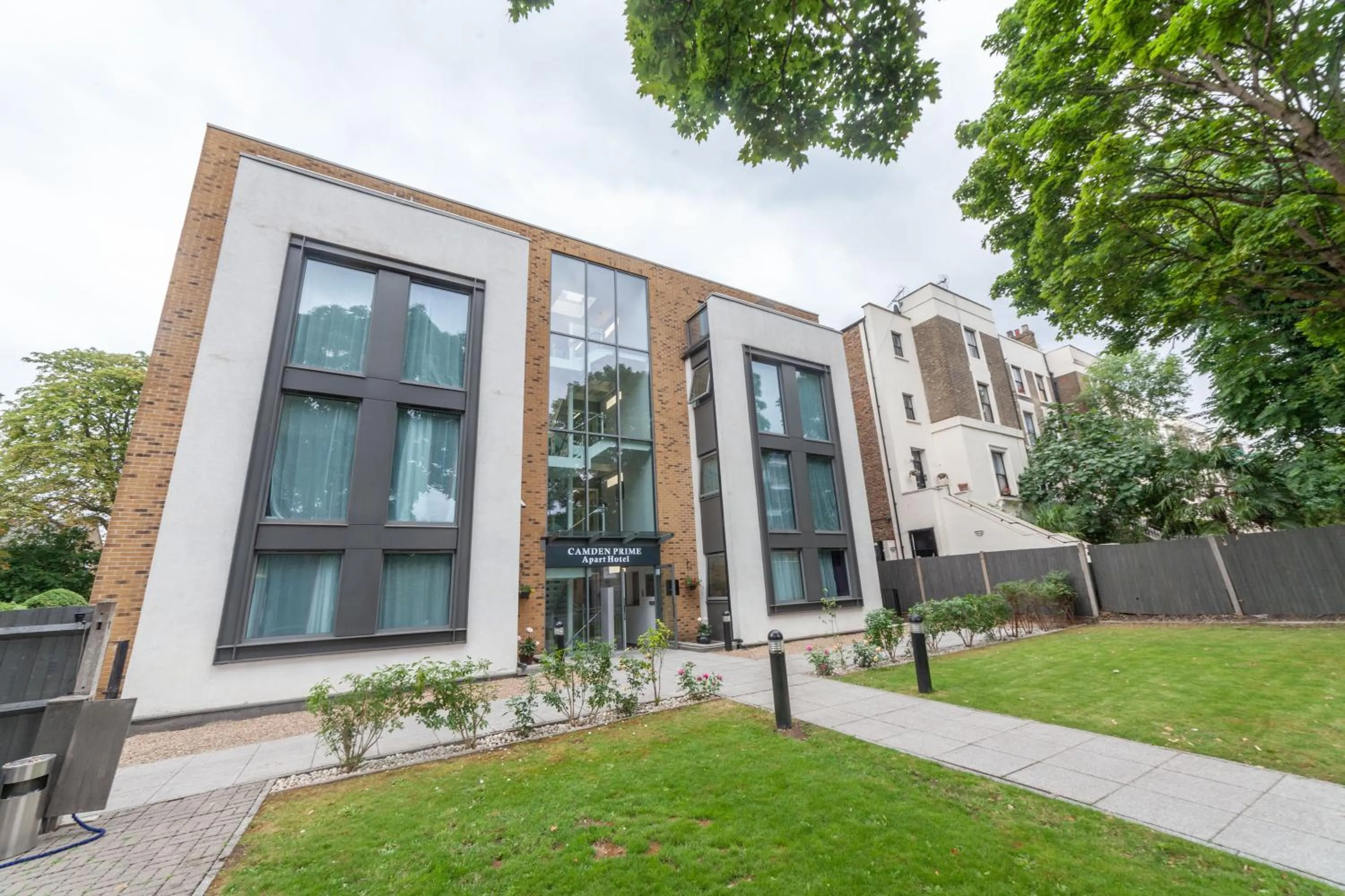 Property building in Camden Prime ApartHotel