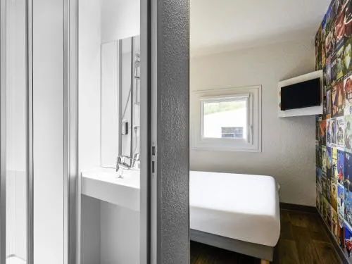 Bedroom, Bed in hotelF1 Metz Centre Devant les Ponts