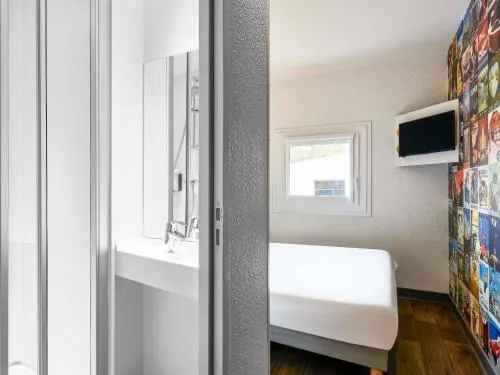 Bedroom, Bed in hotelF1 Metz Centre Devant les Ponts