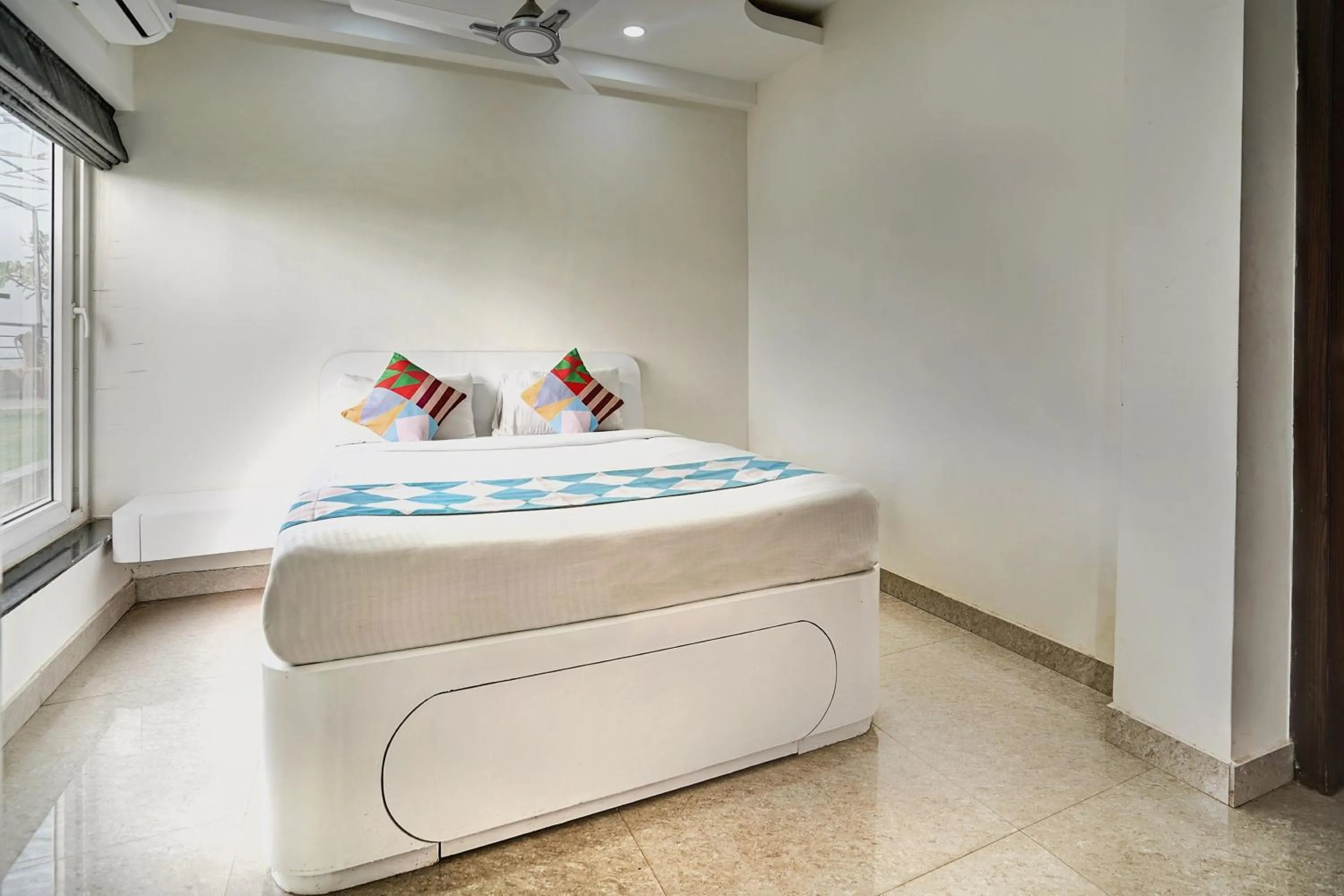 Bedroom, Bed in Super Capital O Sayhallo Prime Residency