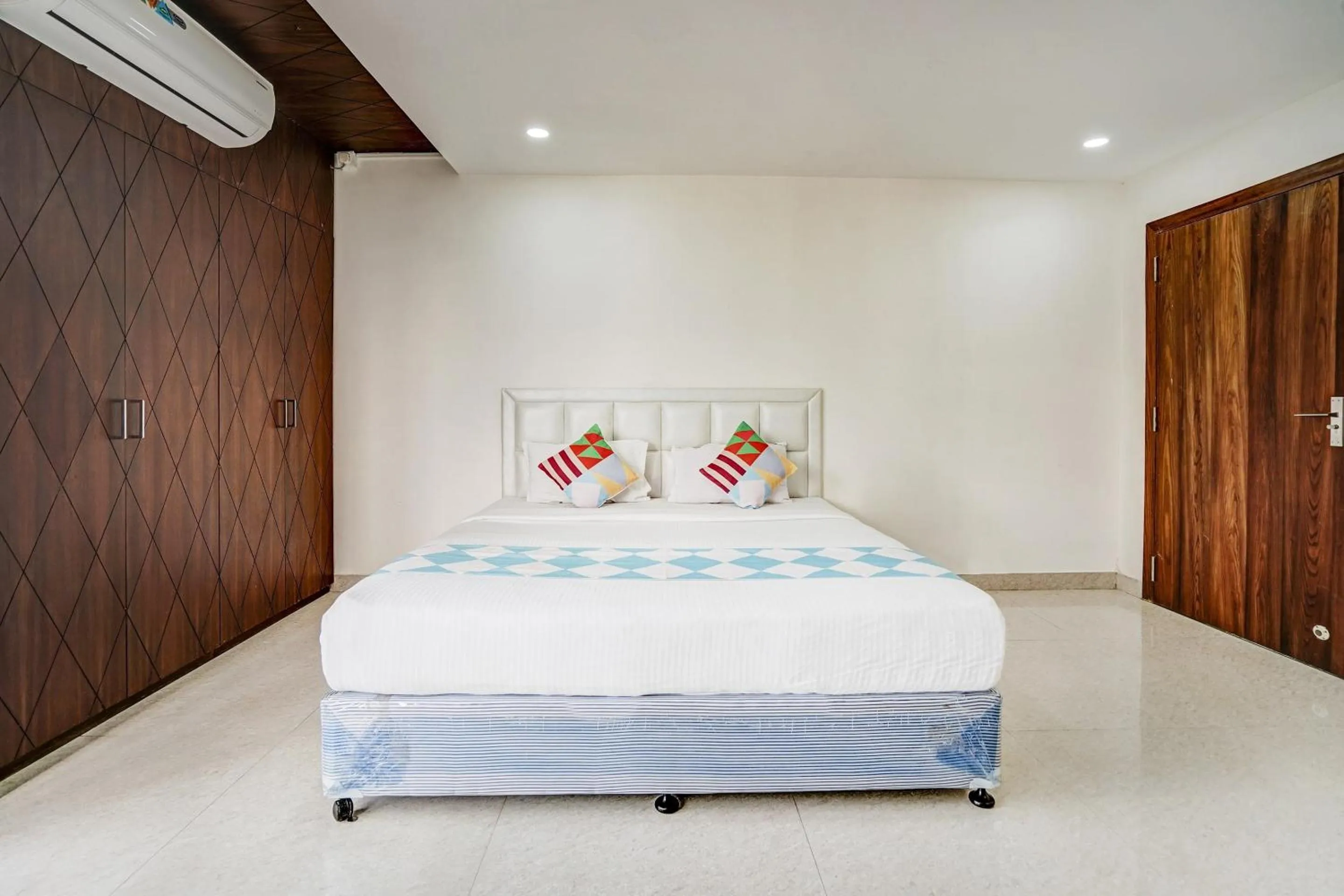 Bedroom, Bed in Super Capital O Sayhallo Prime Residency