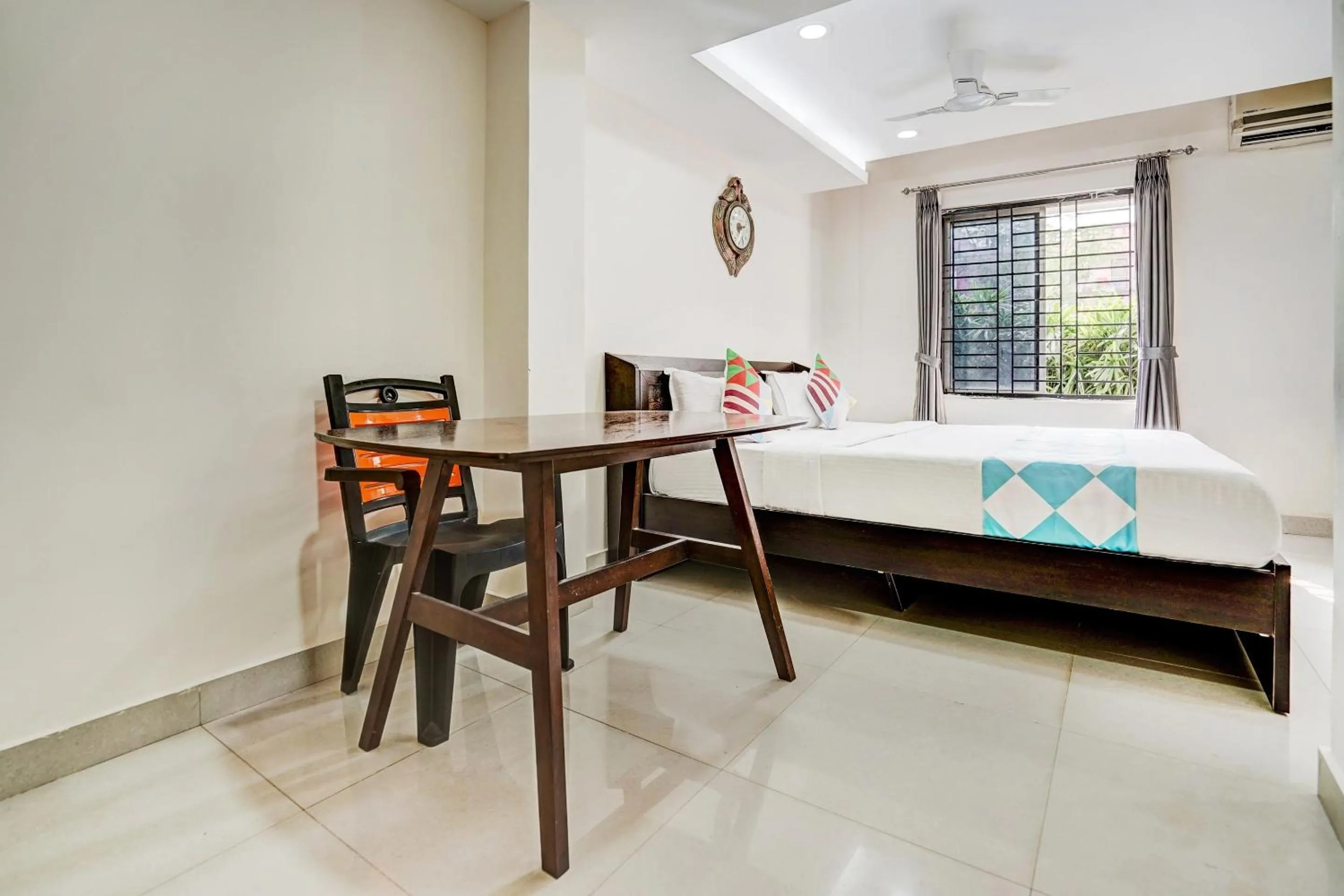 Bedroom, Bed in Super Capital O Sayhallo Prime Residency