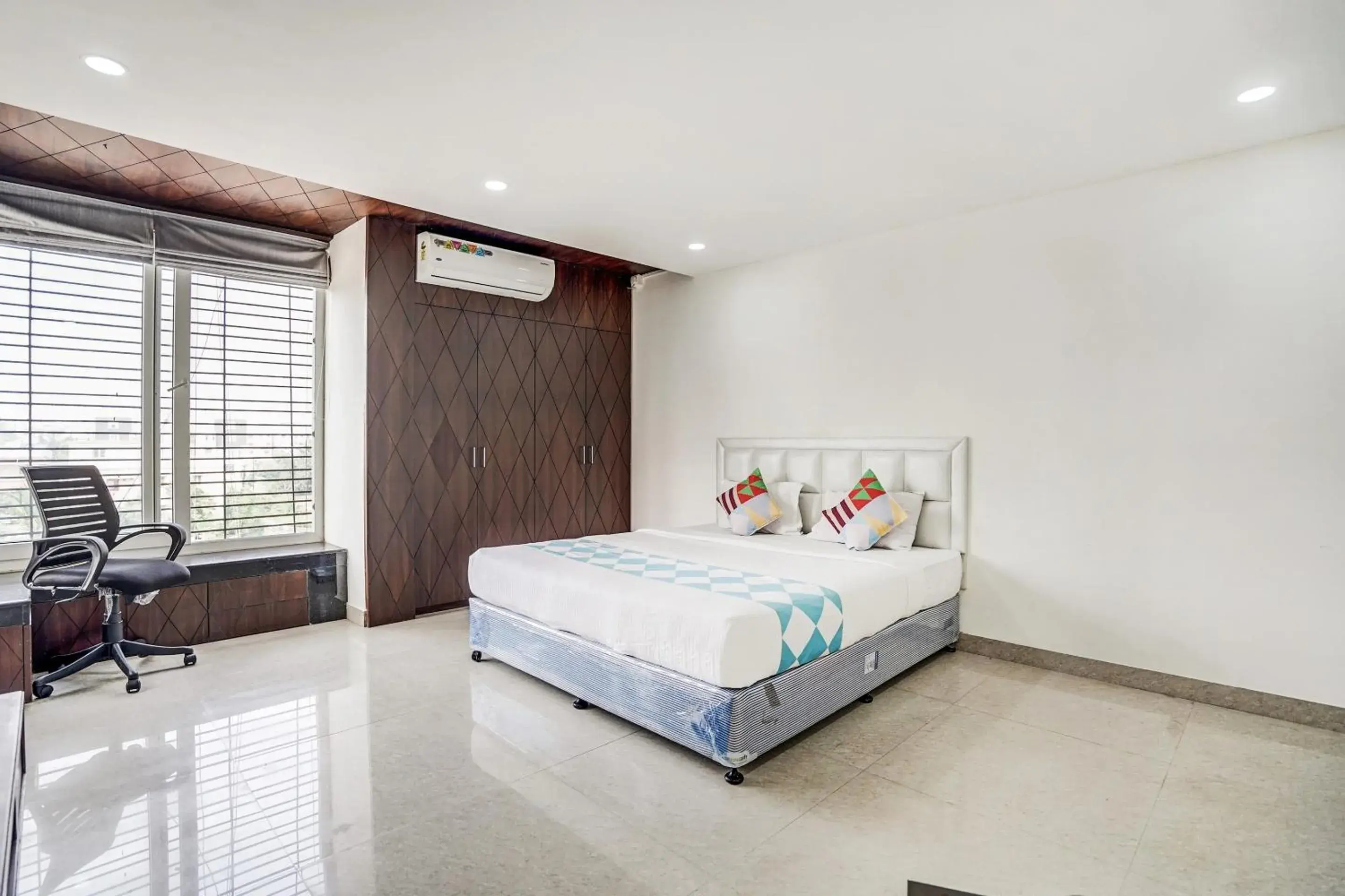 Small Double Room - single occupancy in Super Capital O Sayhallo Prime Residency Small Double Room - single occupancy in Super Capital O Sayhallo Prime Residency