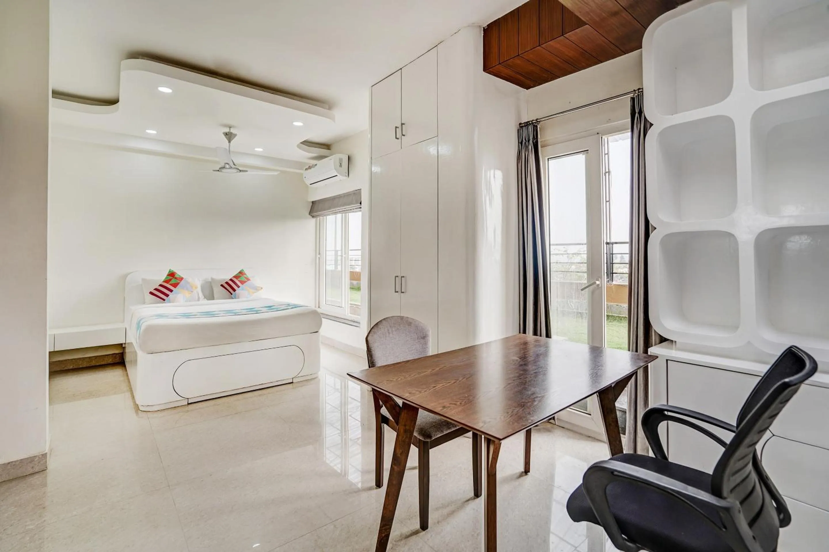 Bedroom, Bed in Super Capital O Sayhallo Prime Residency