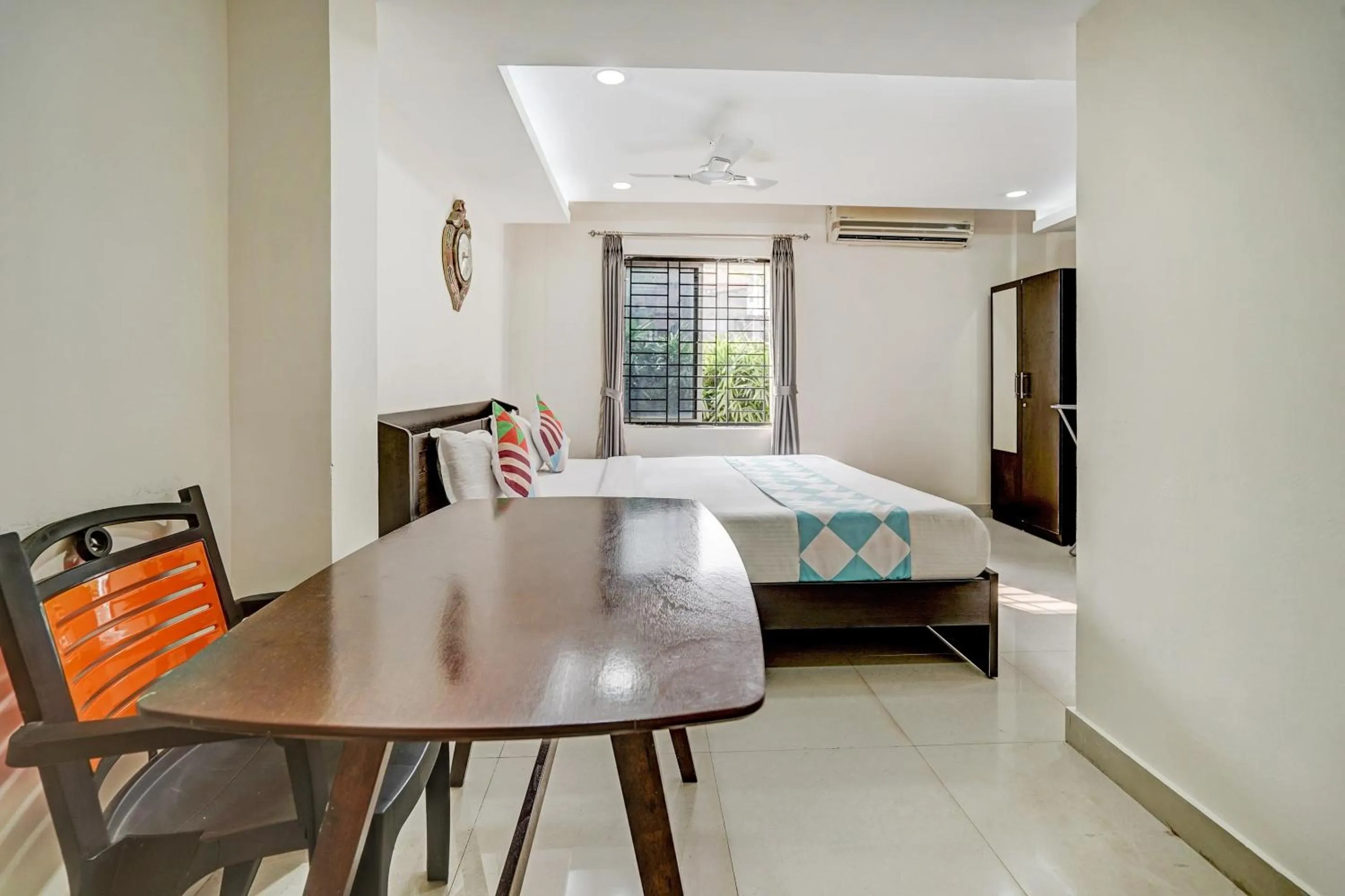 Bedroom, Bed in Super Capital O Sayhallo Prime Residency