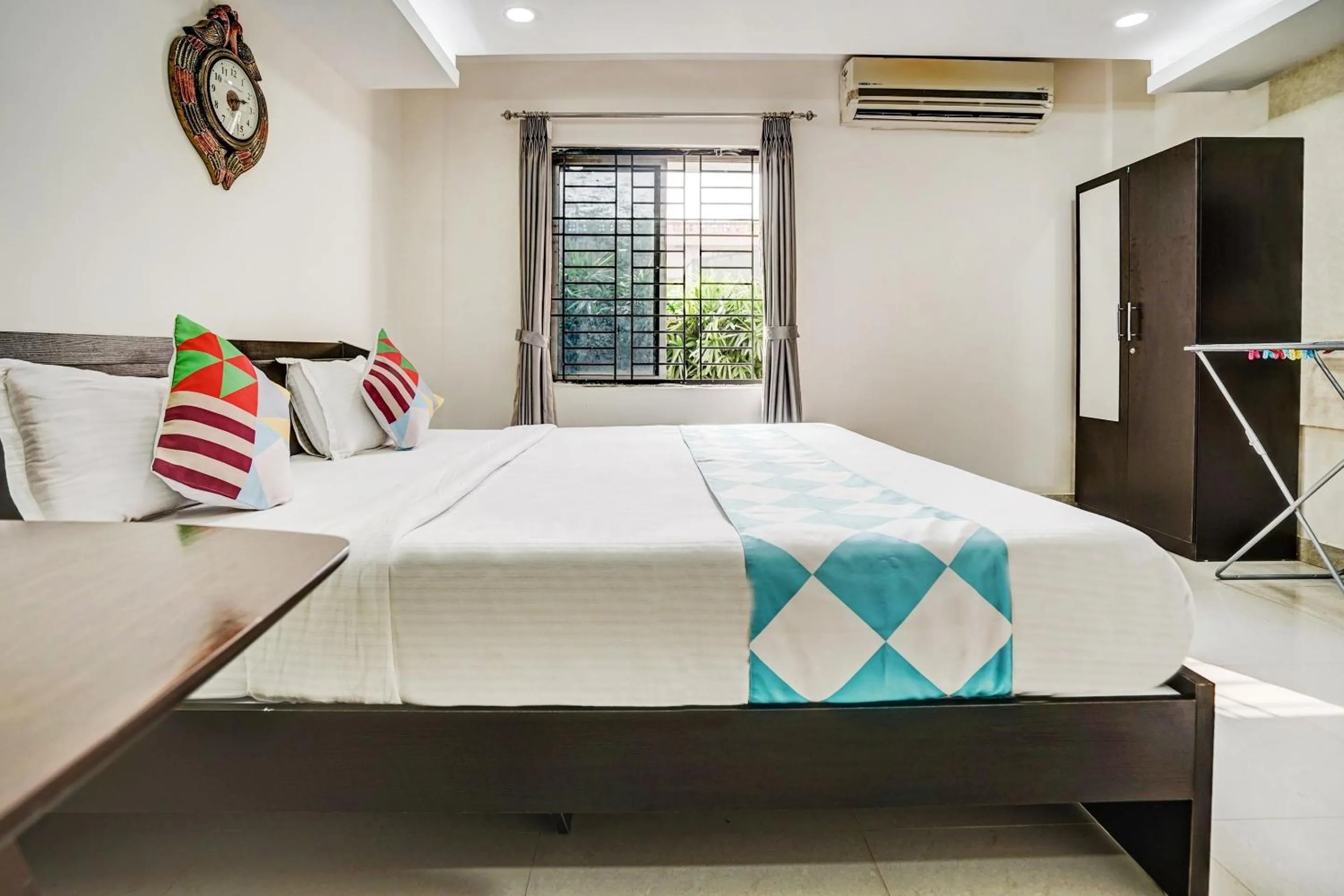 Bedroom, Bed in Super Capital O Sayhallo Prime Residency